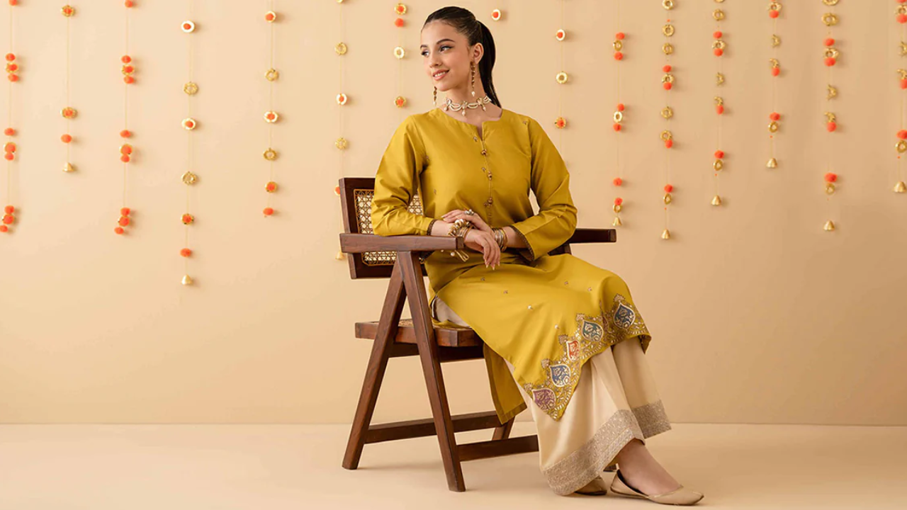 New Ready-to-Wear Pakistani Dresses for Women Online in UAE