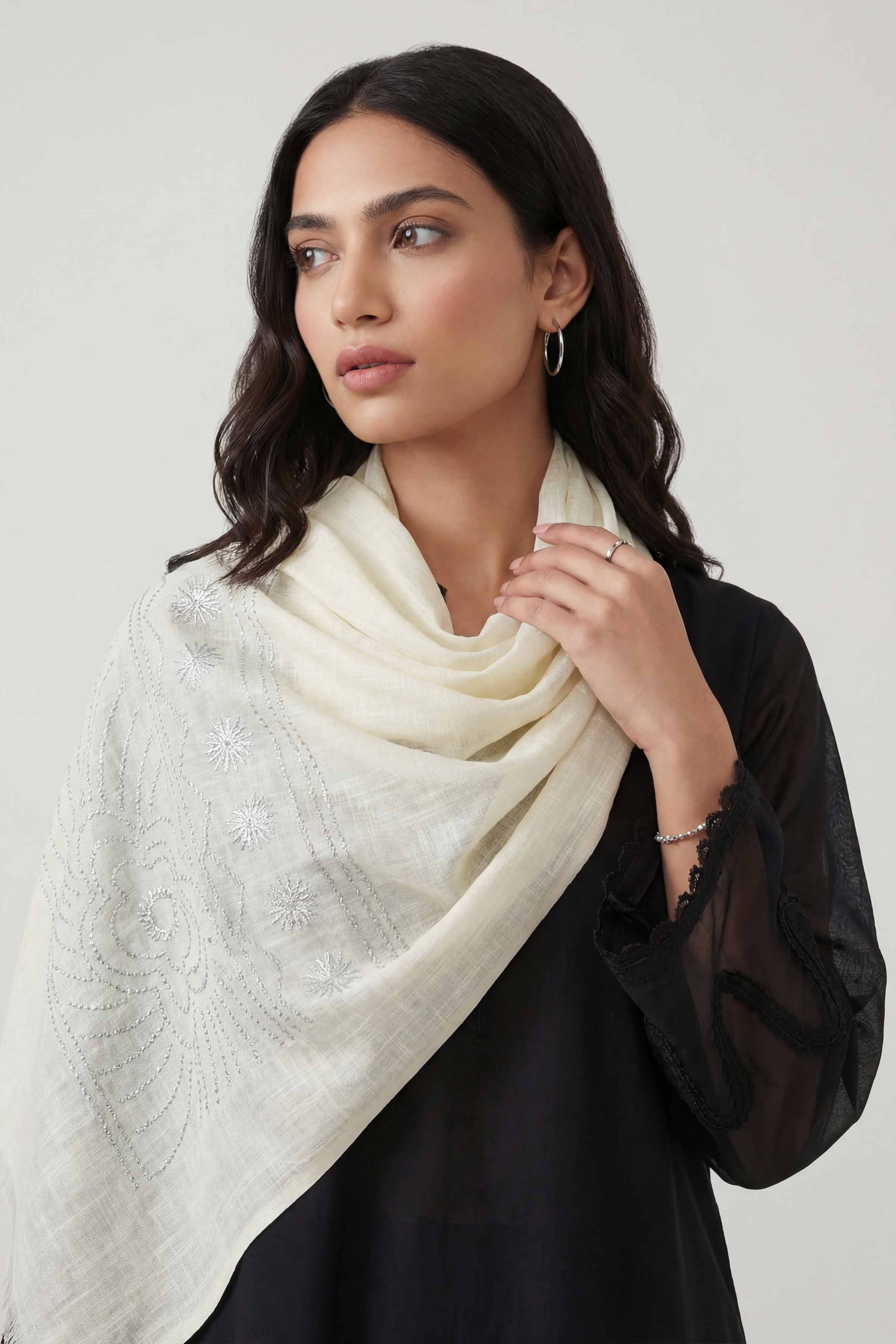 Off White Women Scarf - 447392107