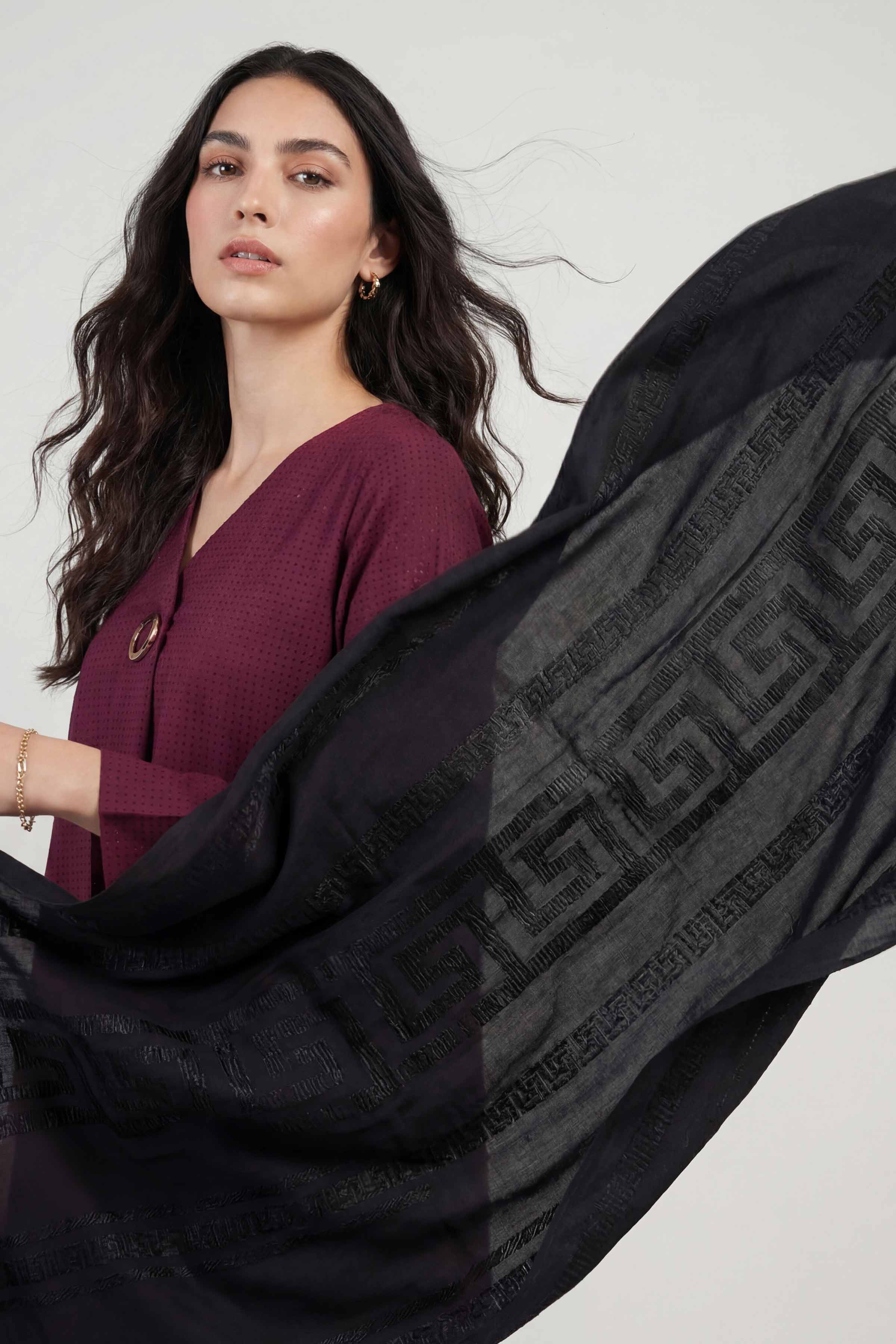Black Women Scarf - 447512103