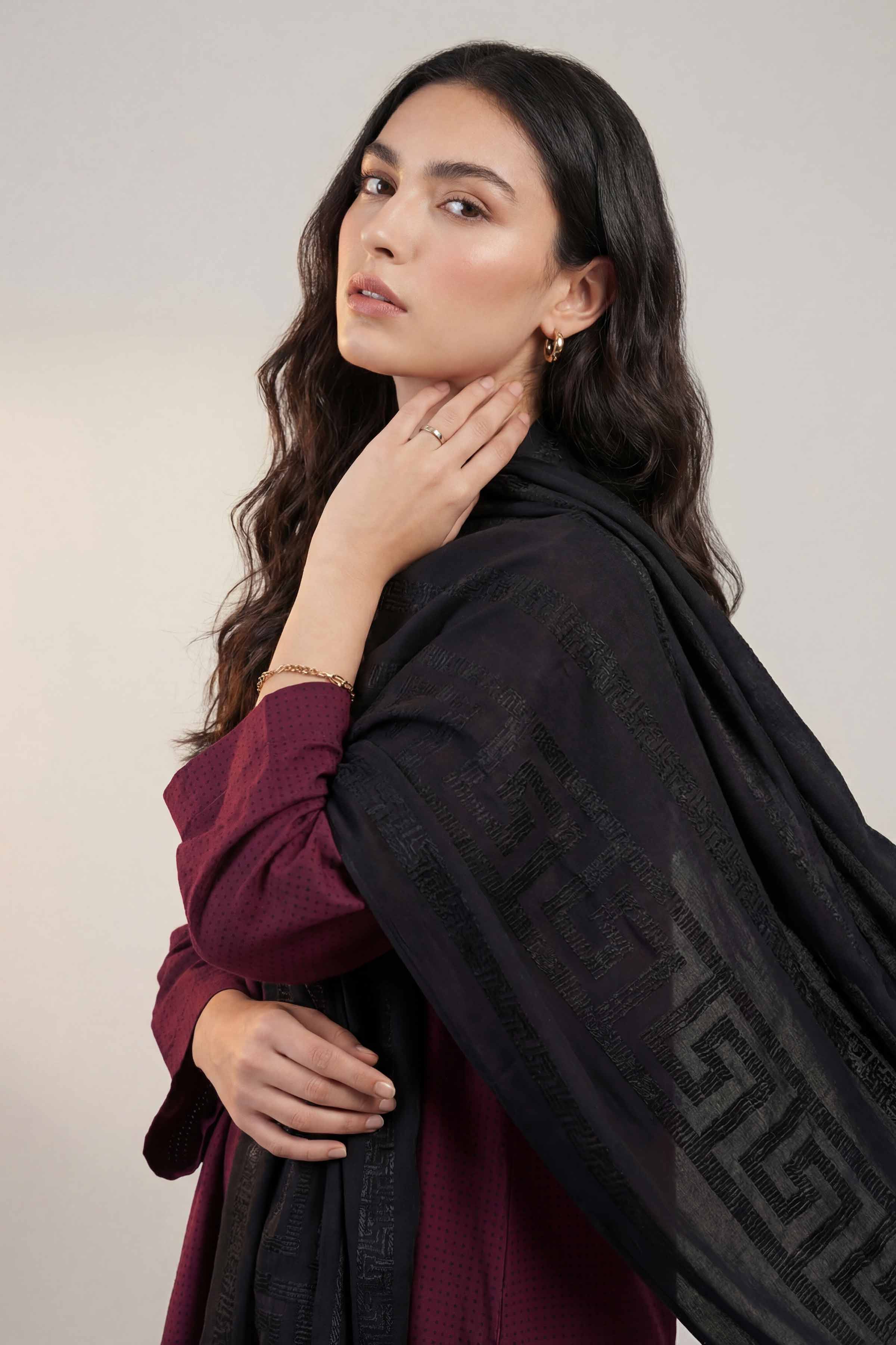 Black Women Scarf - 447512103
