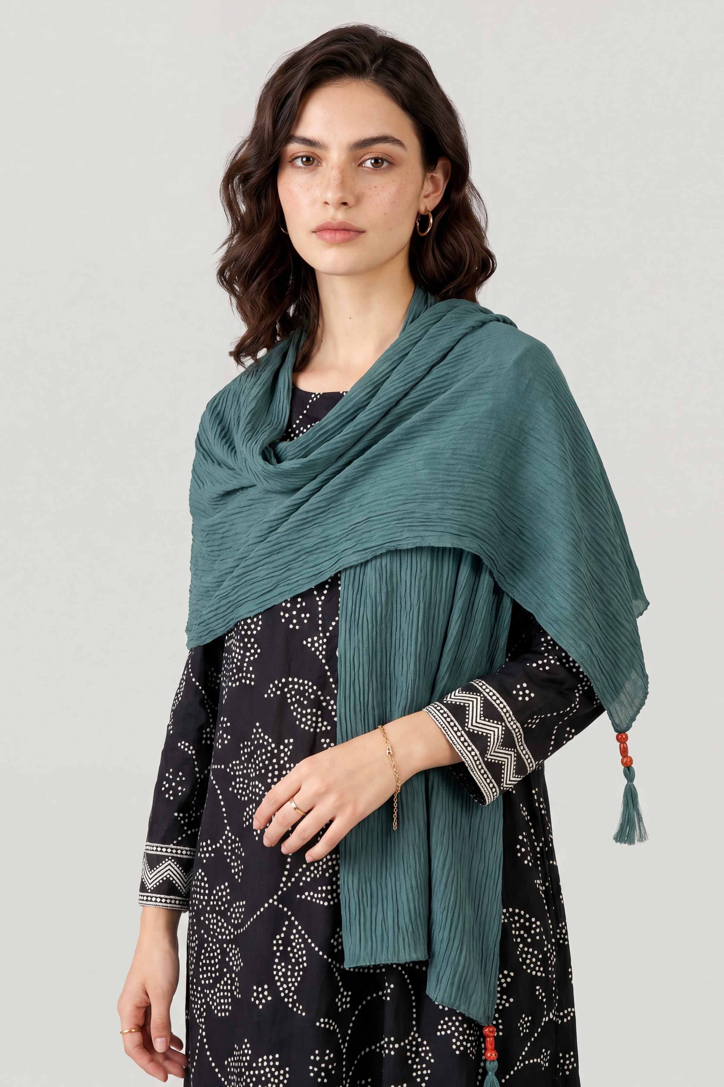 Green Women Scarf - 447552104