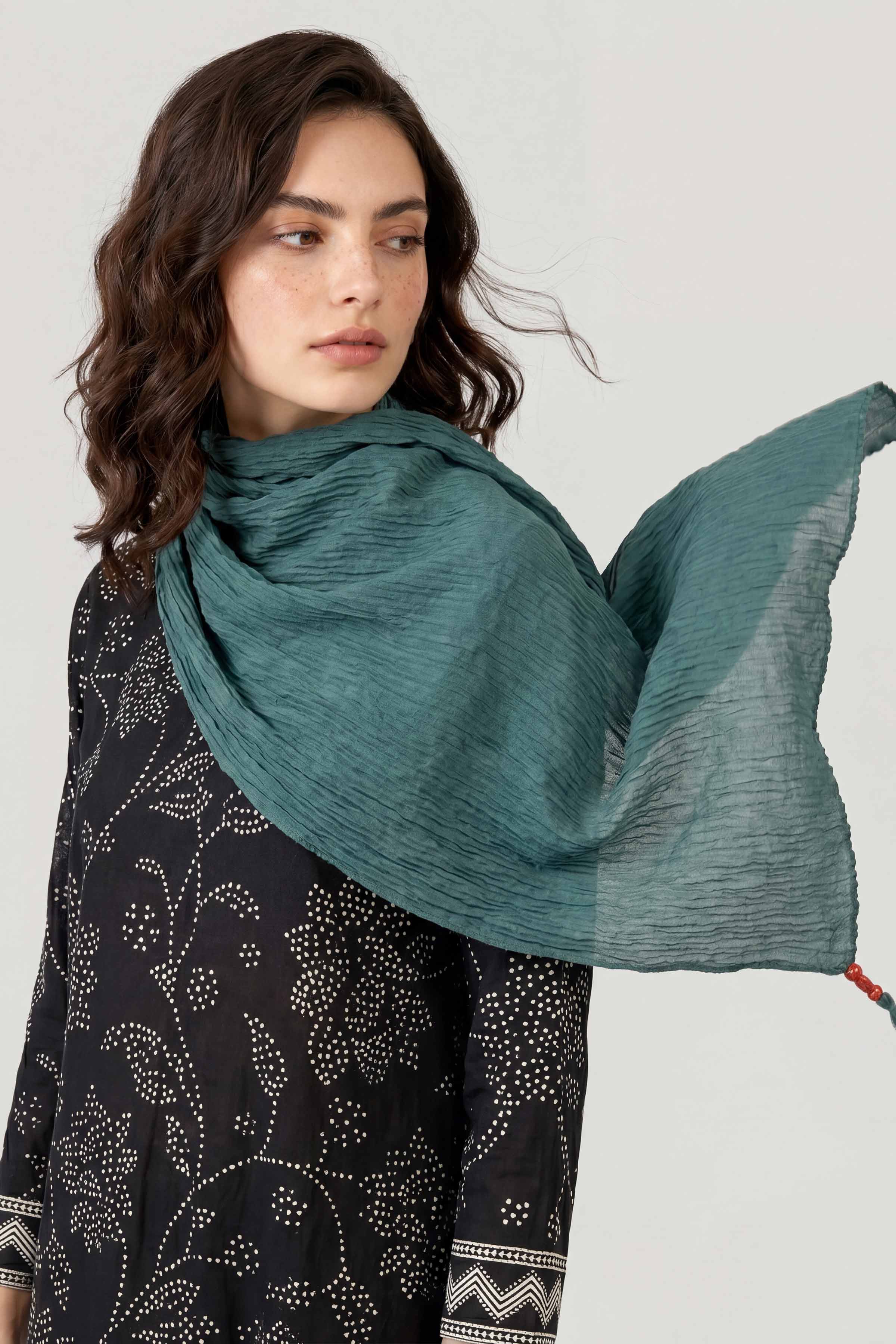 Green Women Scarf - 447552104