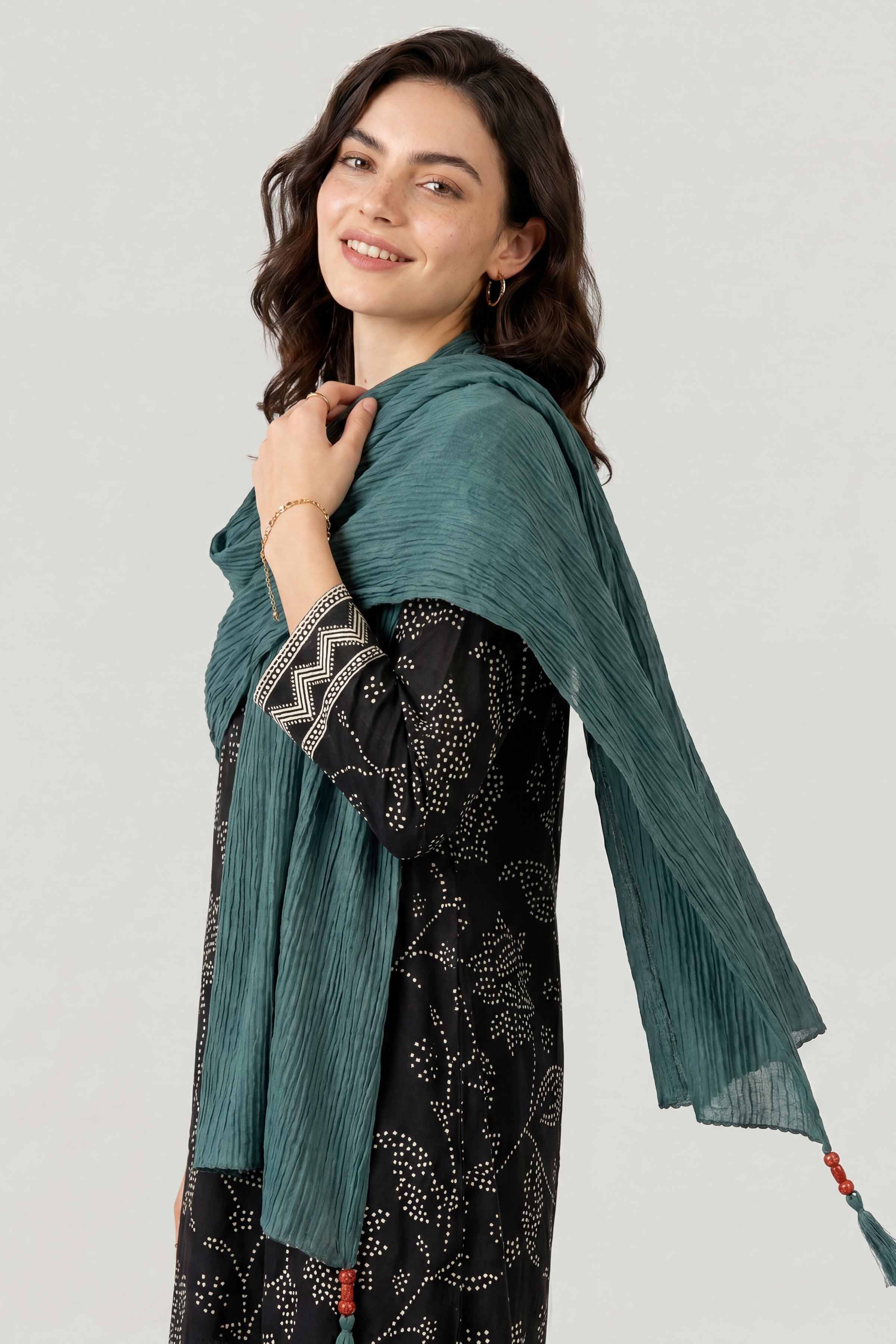 Green Women Scarf - 447552104
