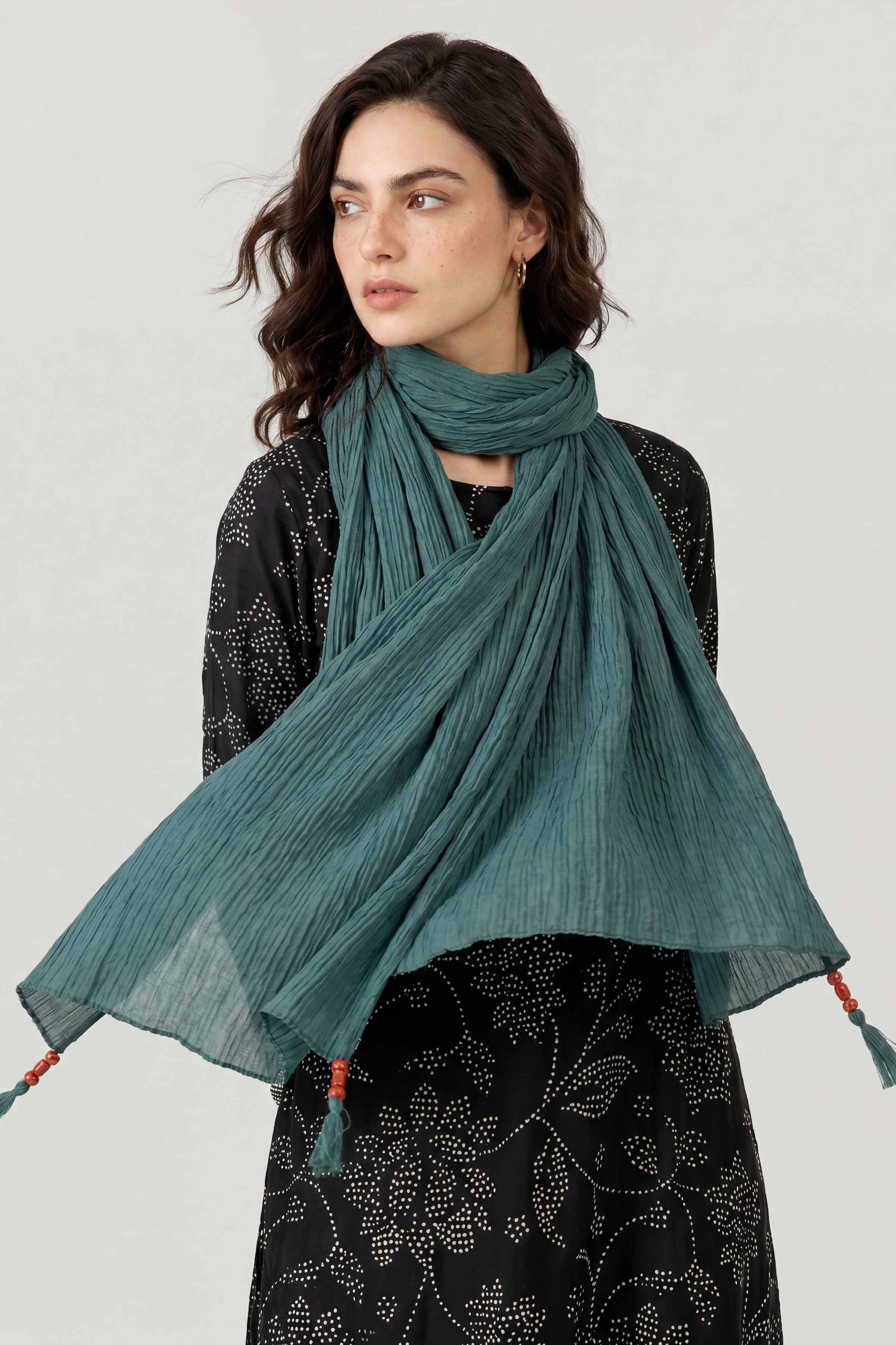 Green Women Scarf - 447552104