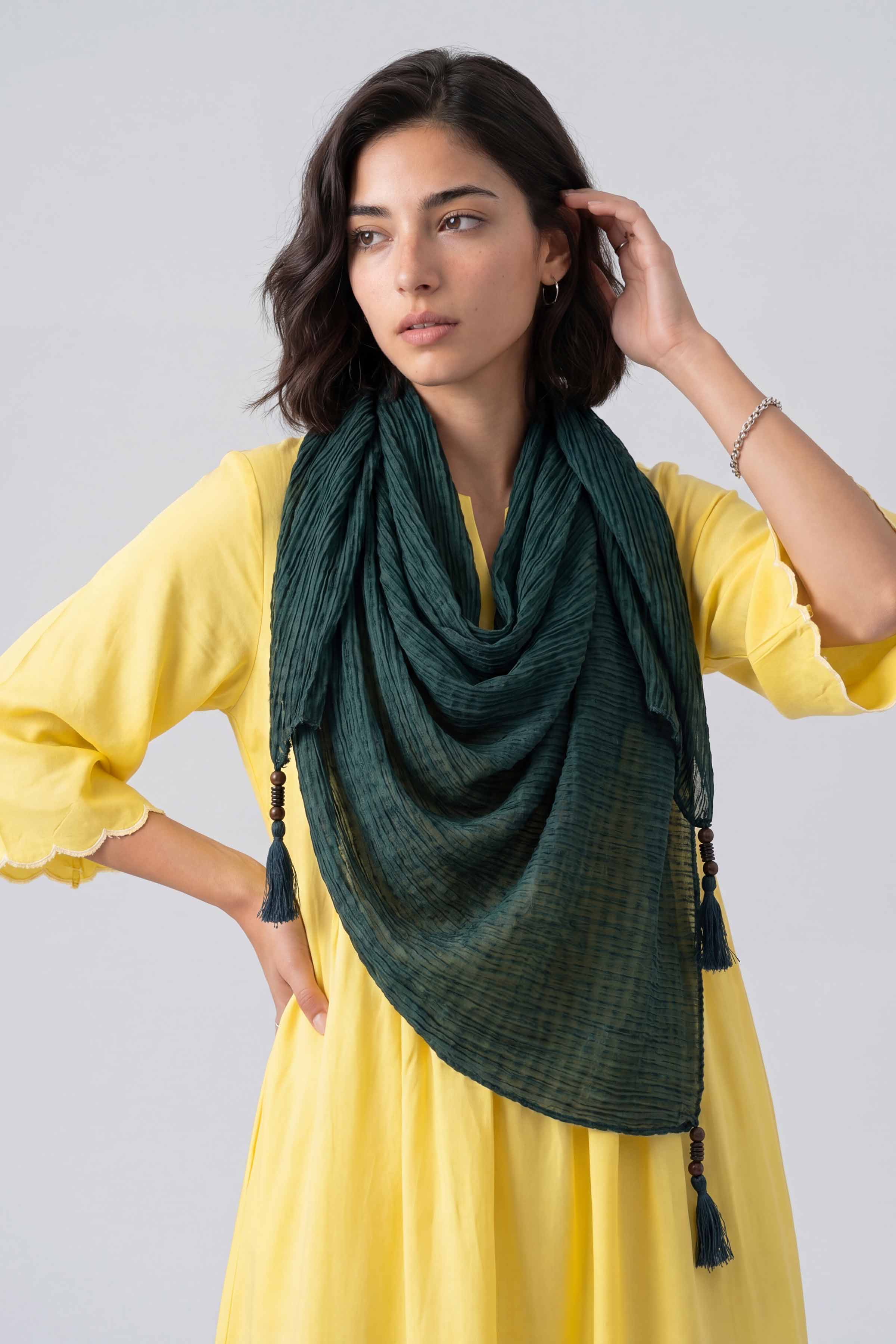 Green Women Scarf - 447702104