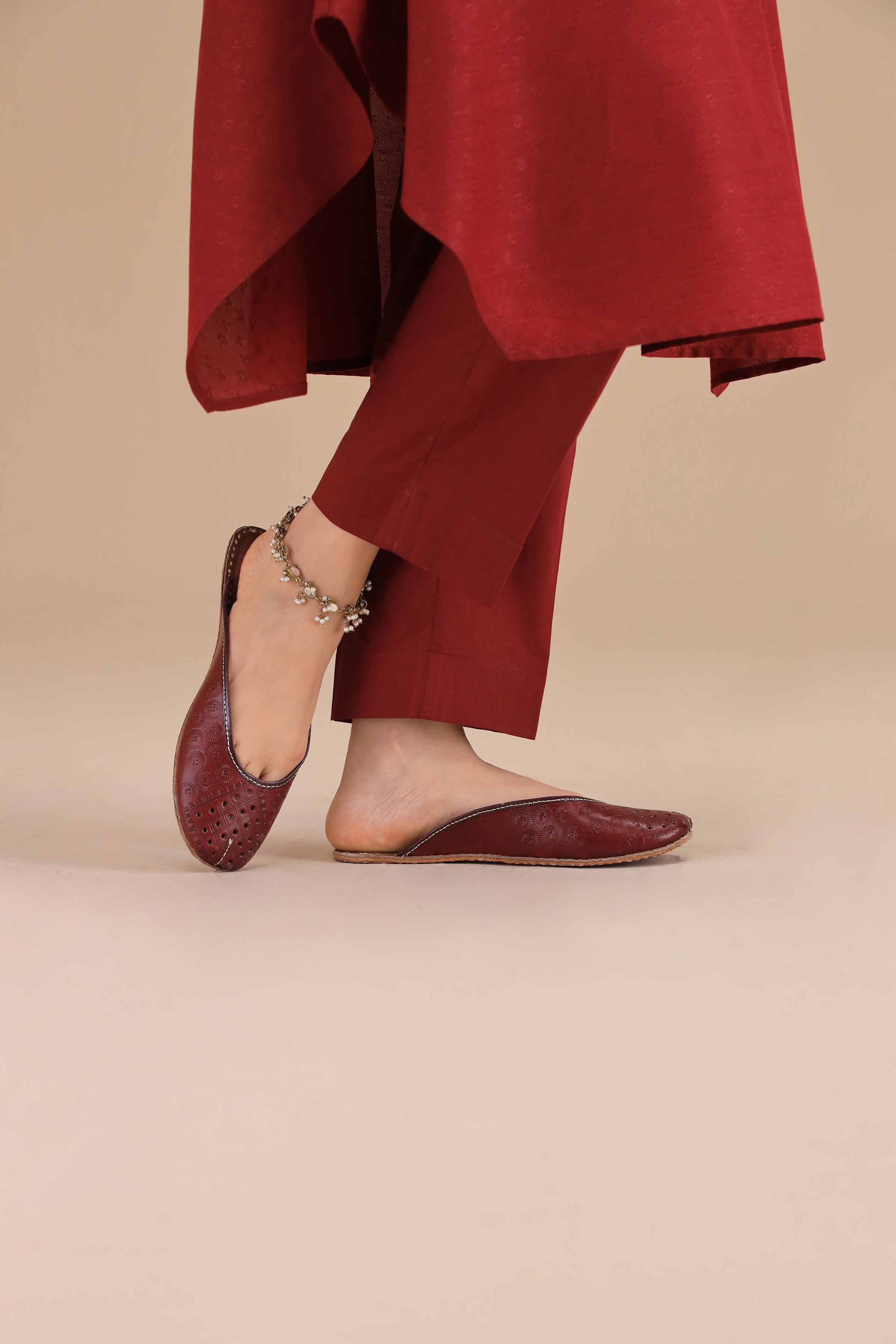 Maroon Khussa-1531183722