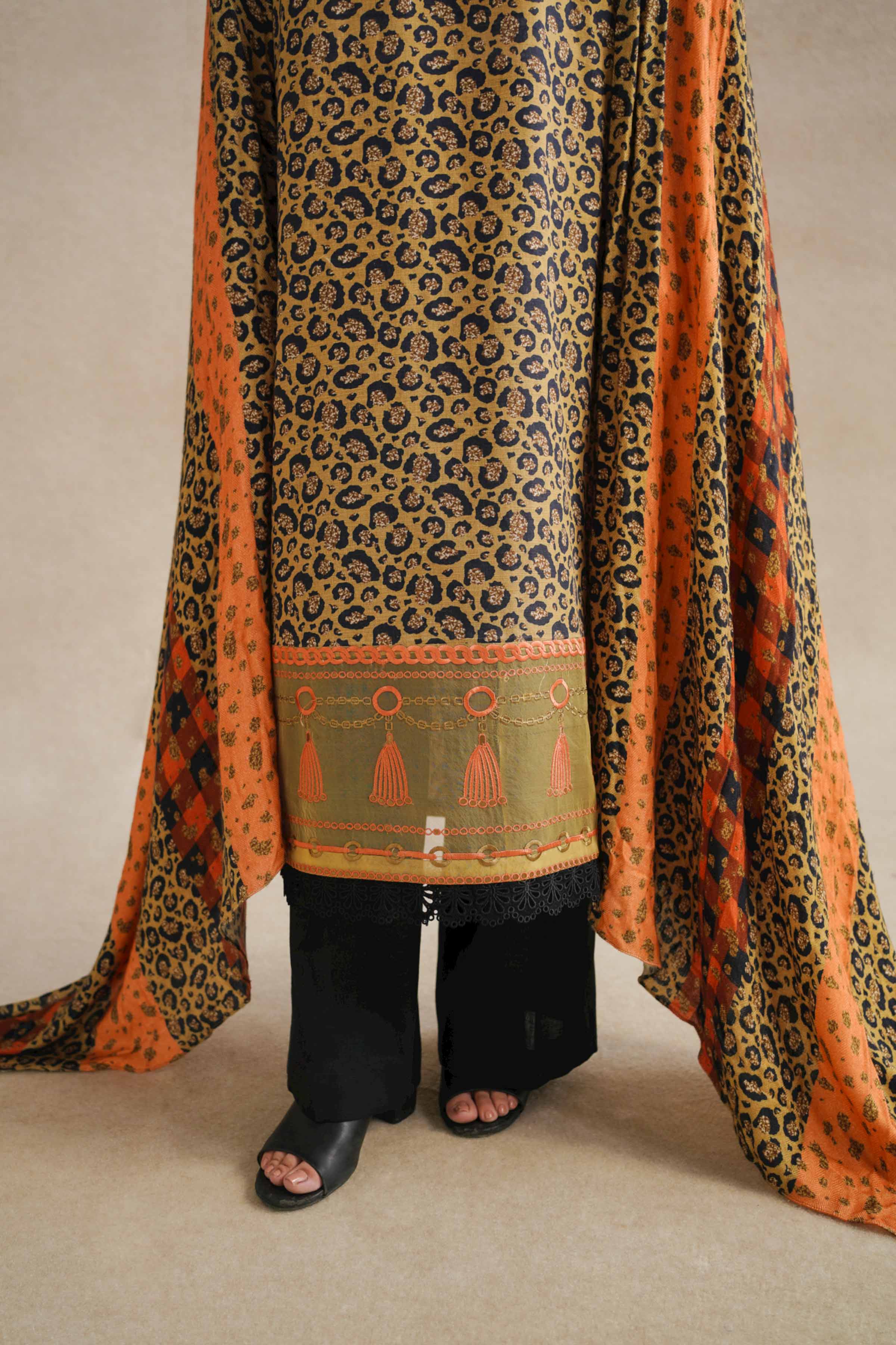 2 Piece - Printed Embroidered Suit - 42404079