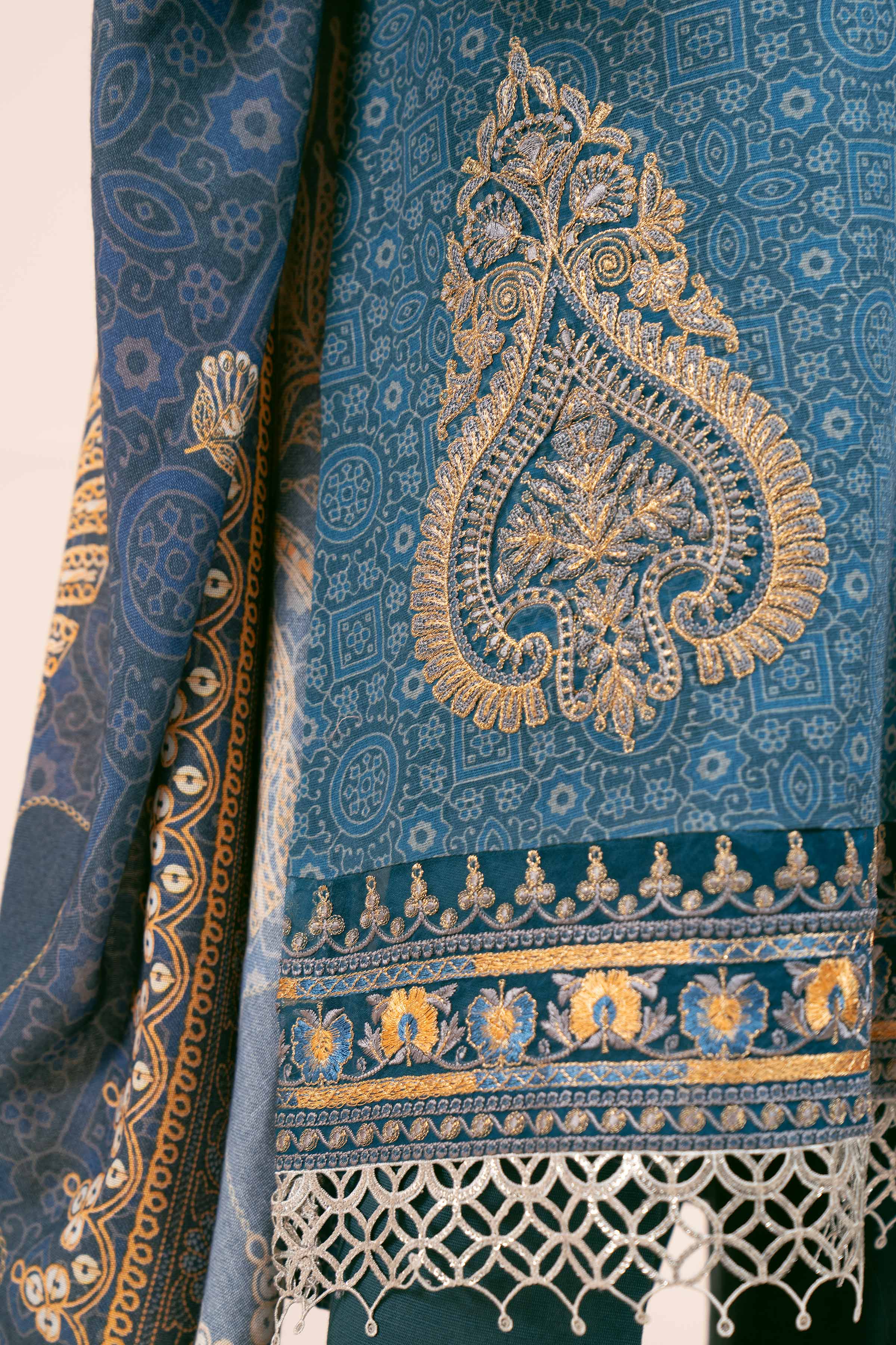 2 Piece - Printed Embroidered Suit - 42404089