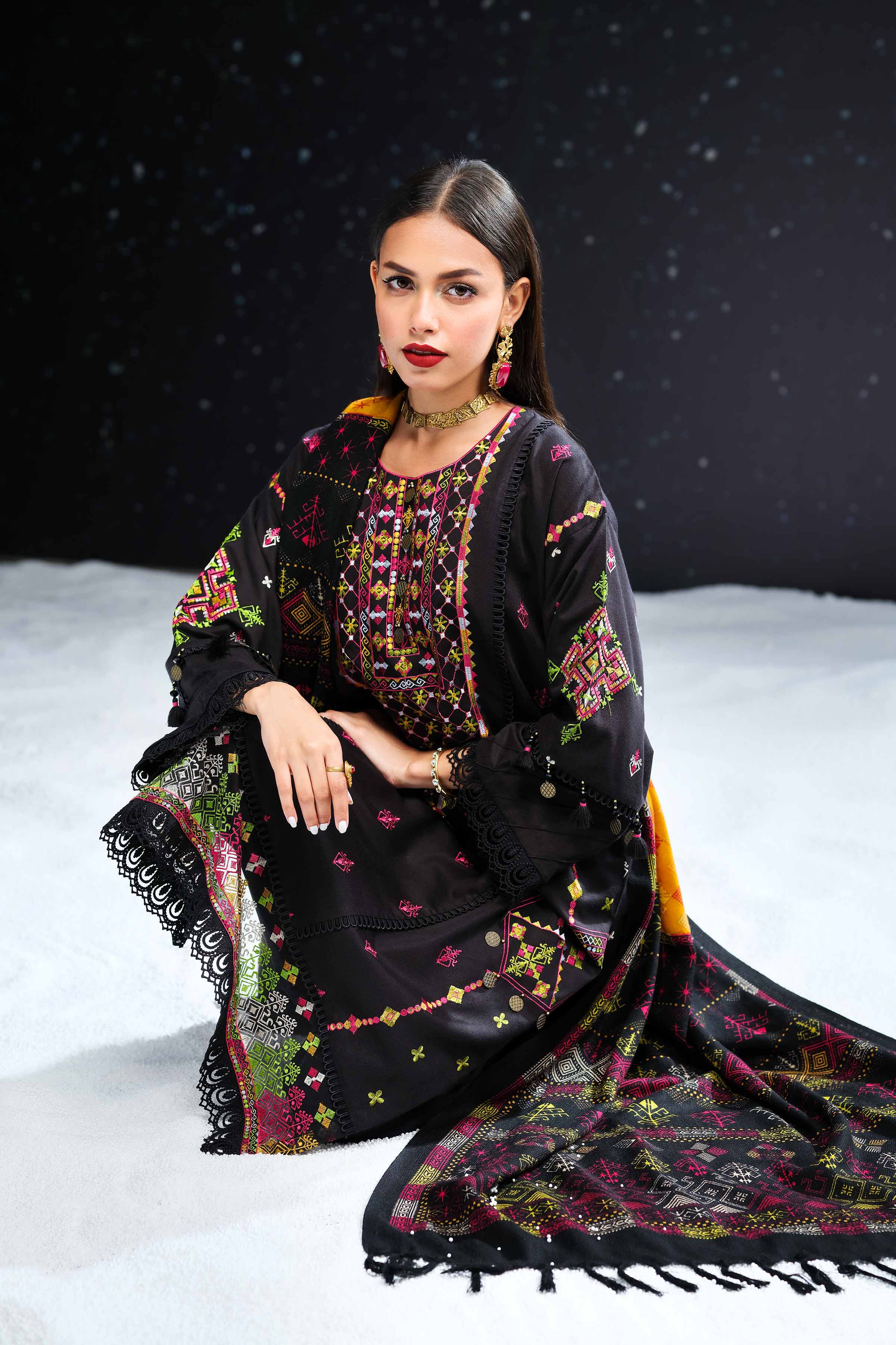 3 Piece - Embroidered Suit - 42404274