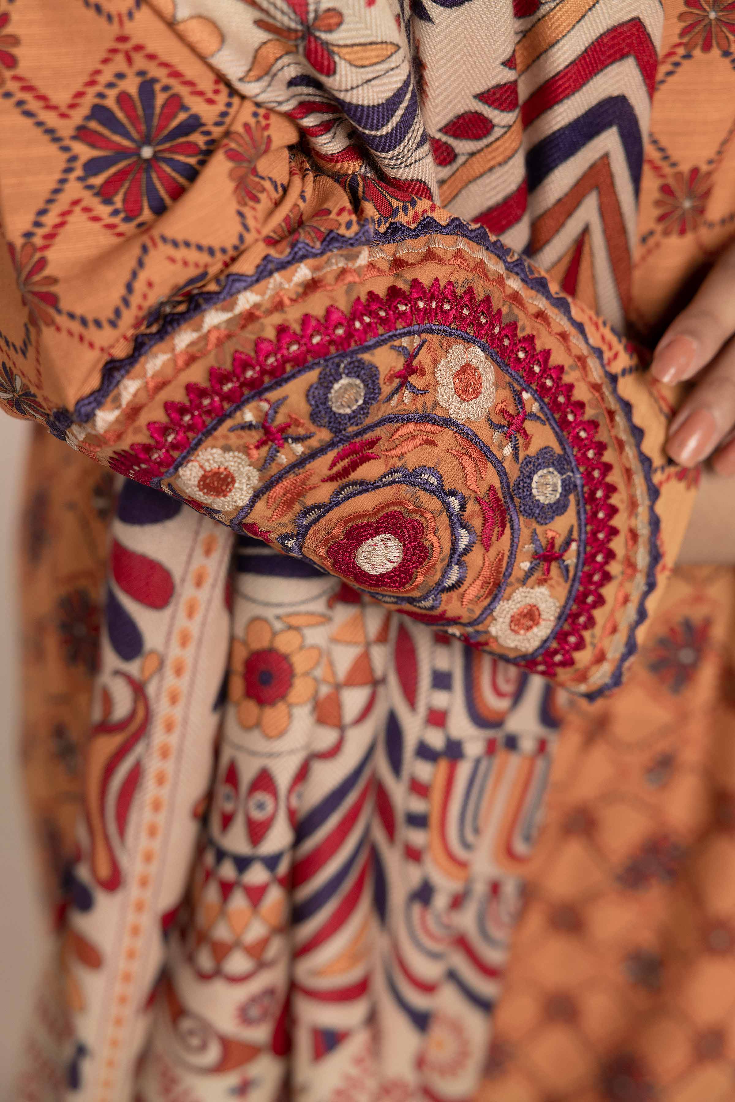 2 Piece - Printed Embroidered Suit - 42404455