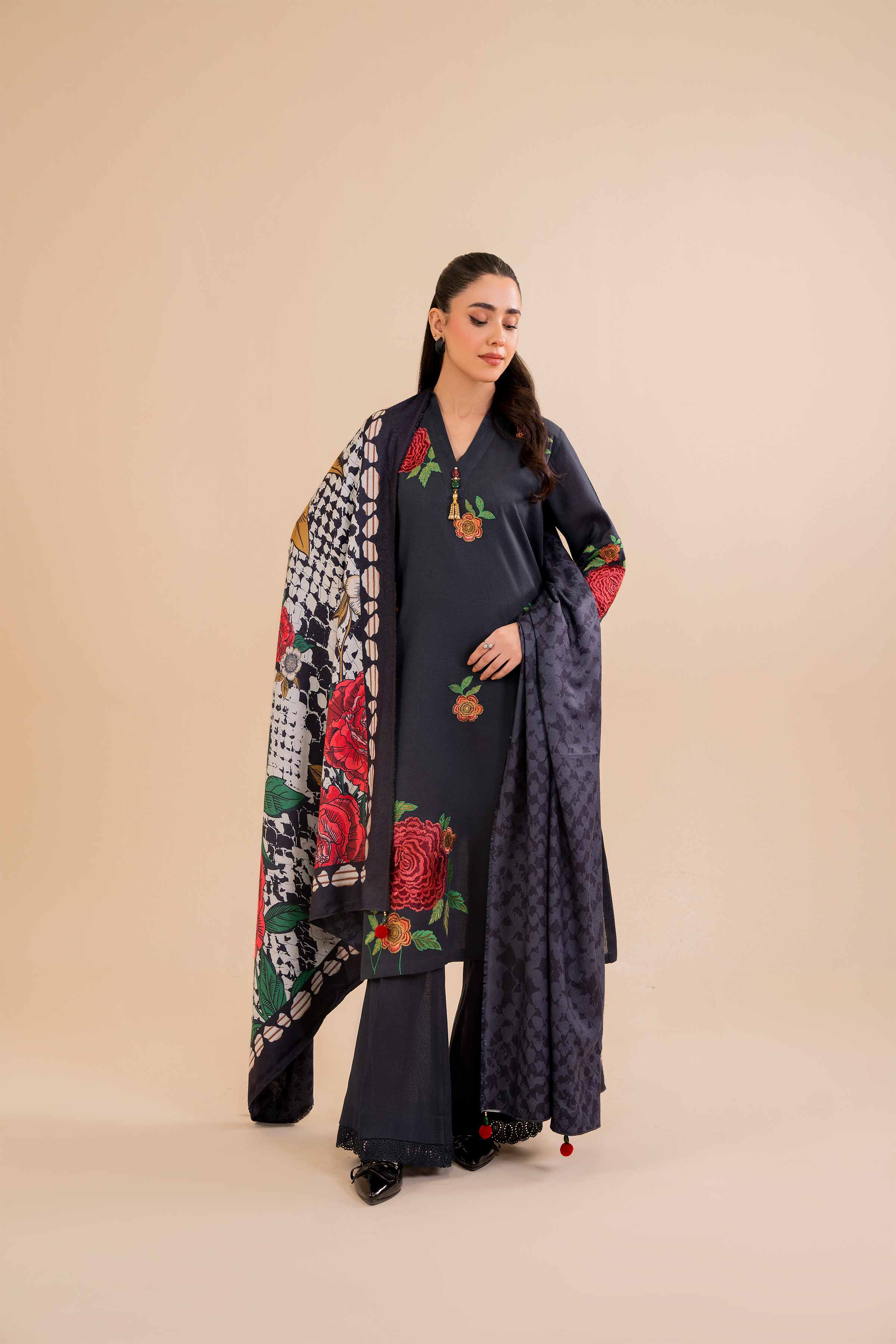 3 Piece - Embroidered Suit - 42404555