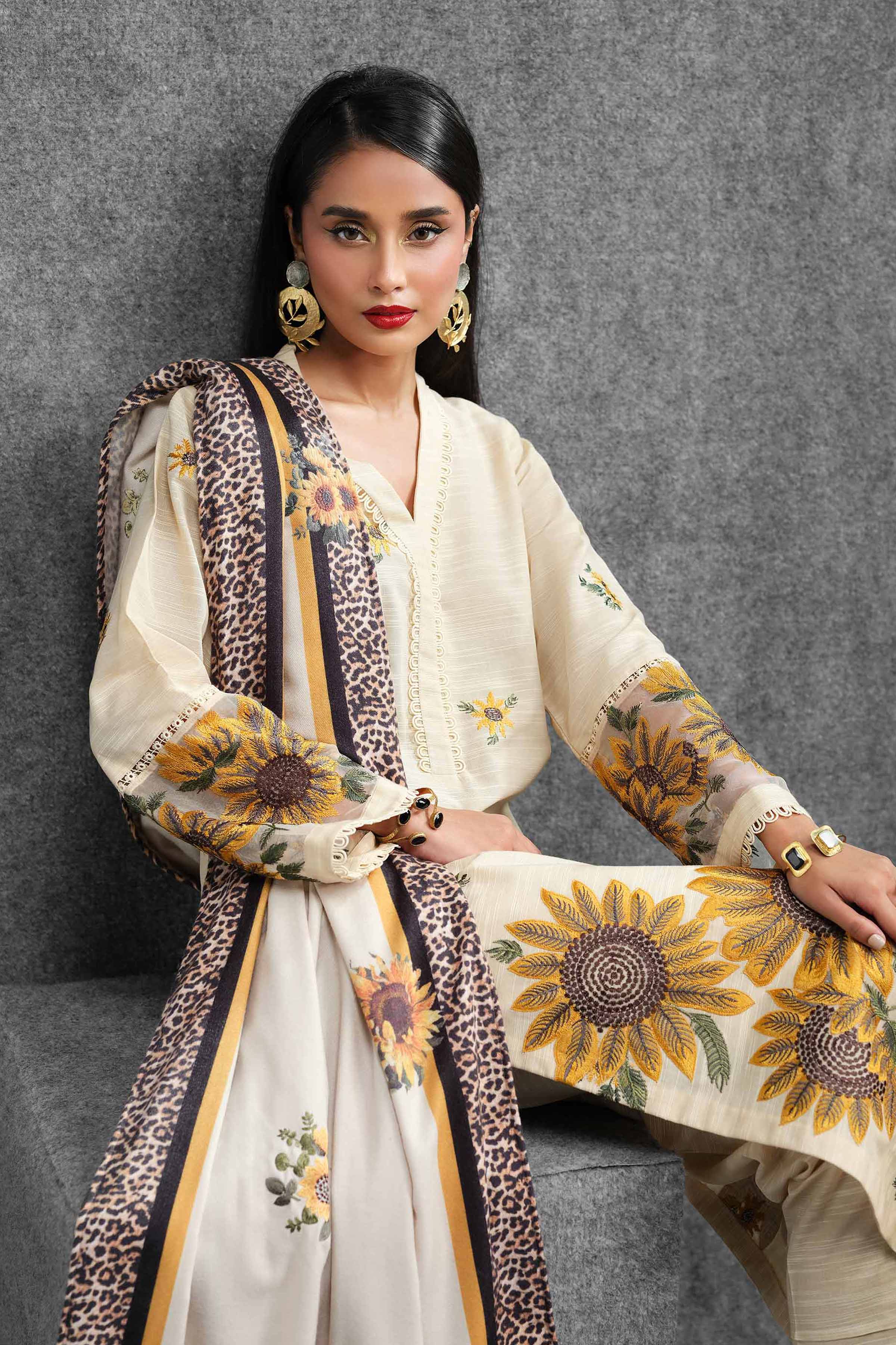 3 Piece - Embroidered Suit - 42404608