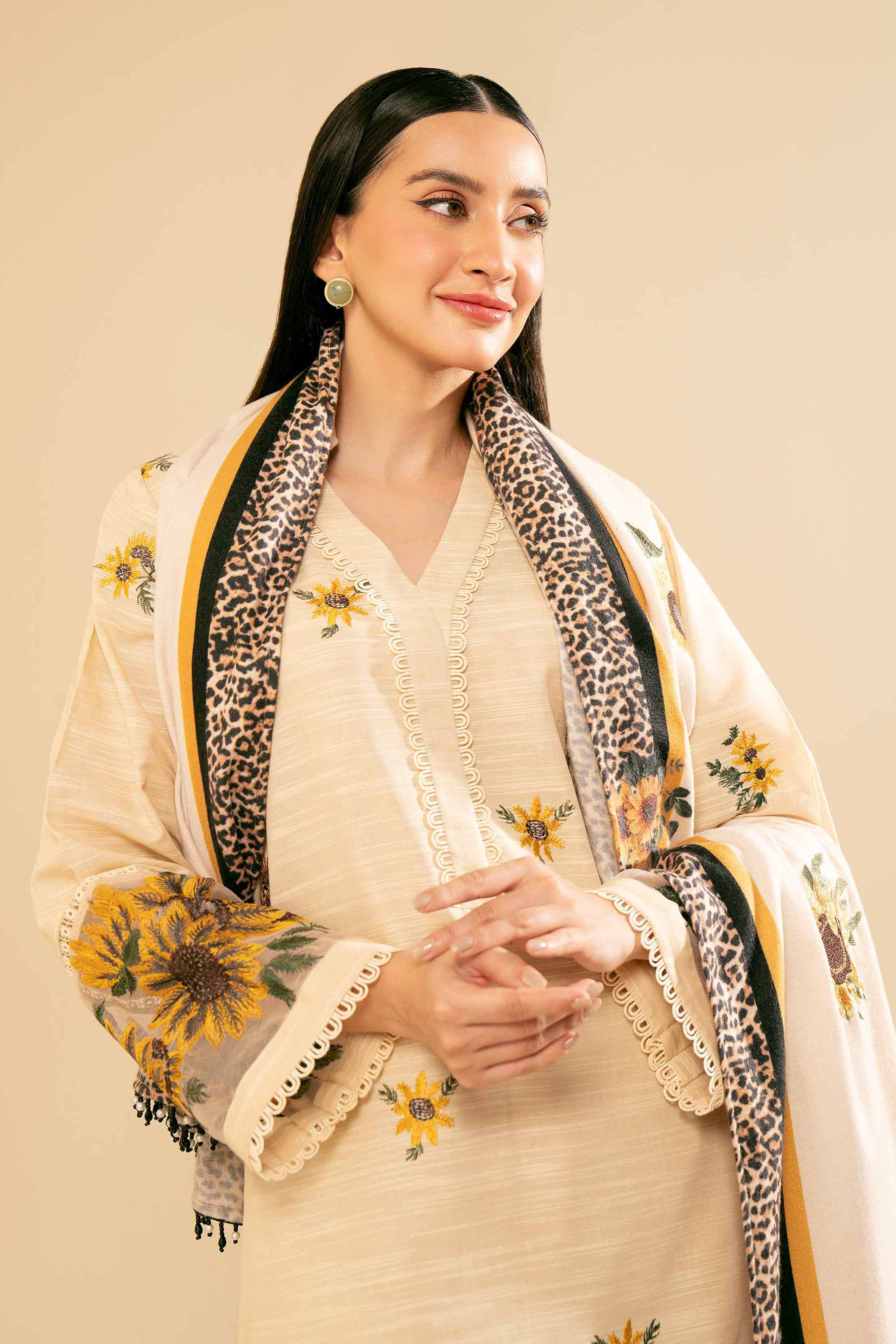 3 Piece - Embroidered Suit - 42404608