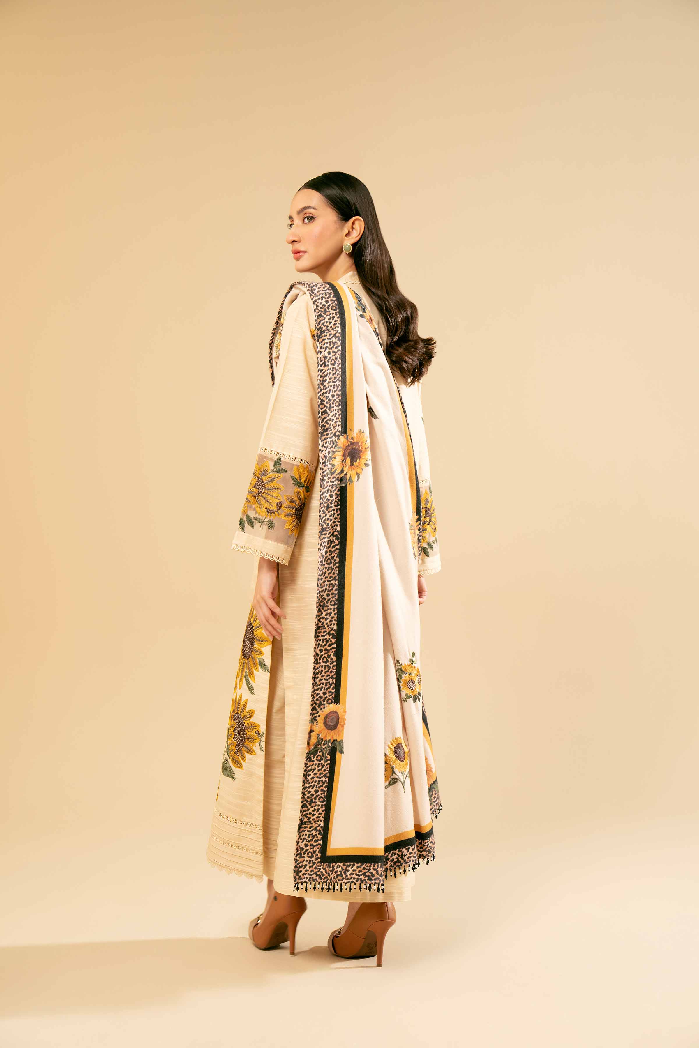 3 Piece - Embroidered Suit - 42404608