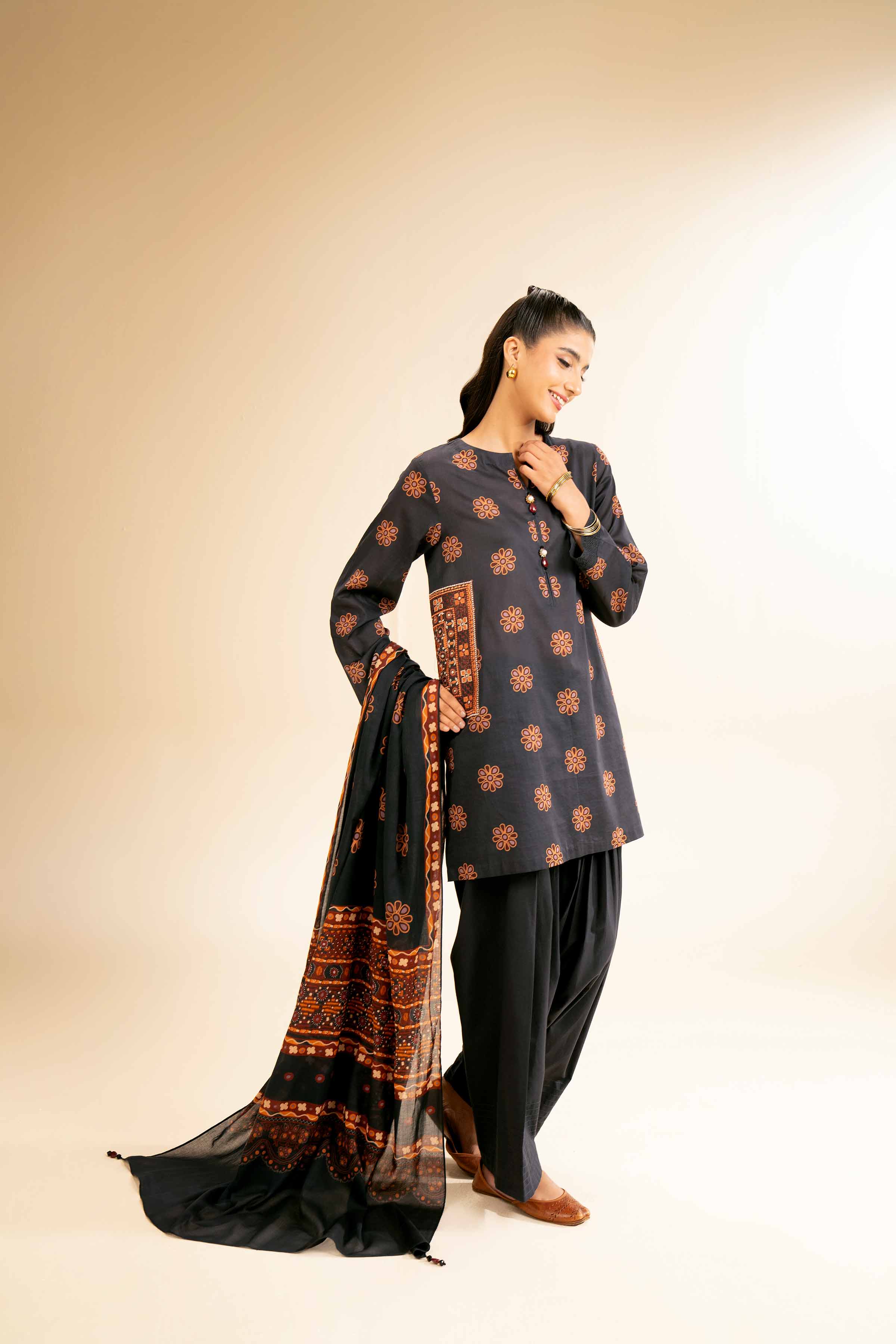 2 Piece - Printed Embroidered Suit - 42501165