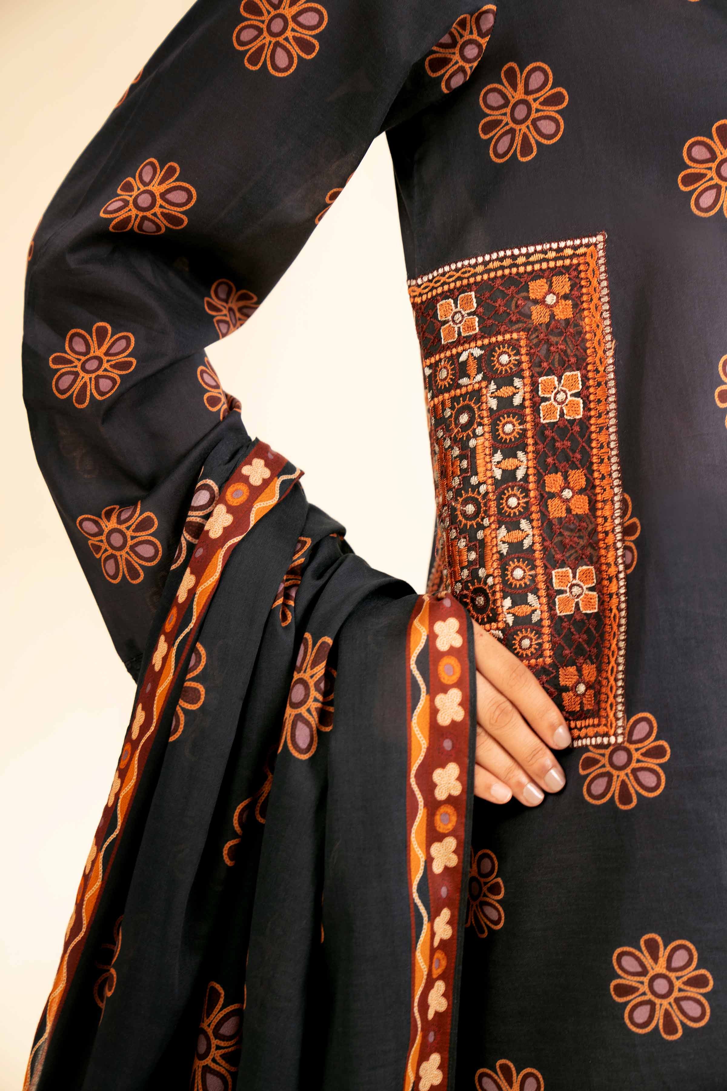 2 Piece - Printed Embroidered Suit - 42501165