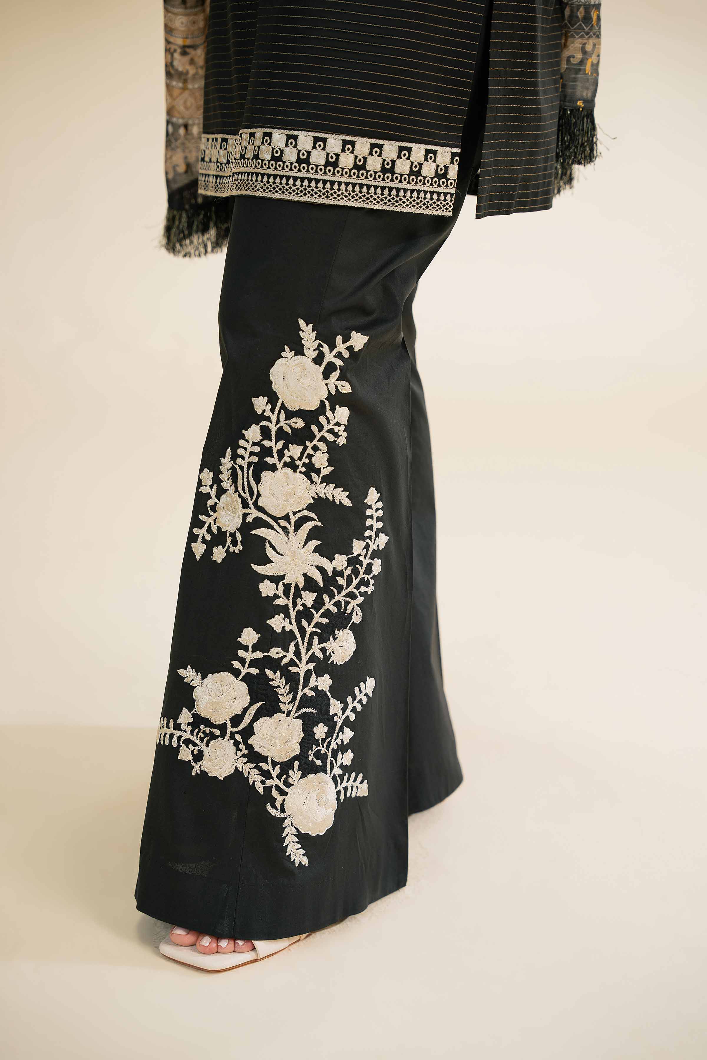 3 Piece - Embroidered Suit - 42501438