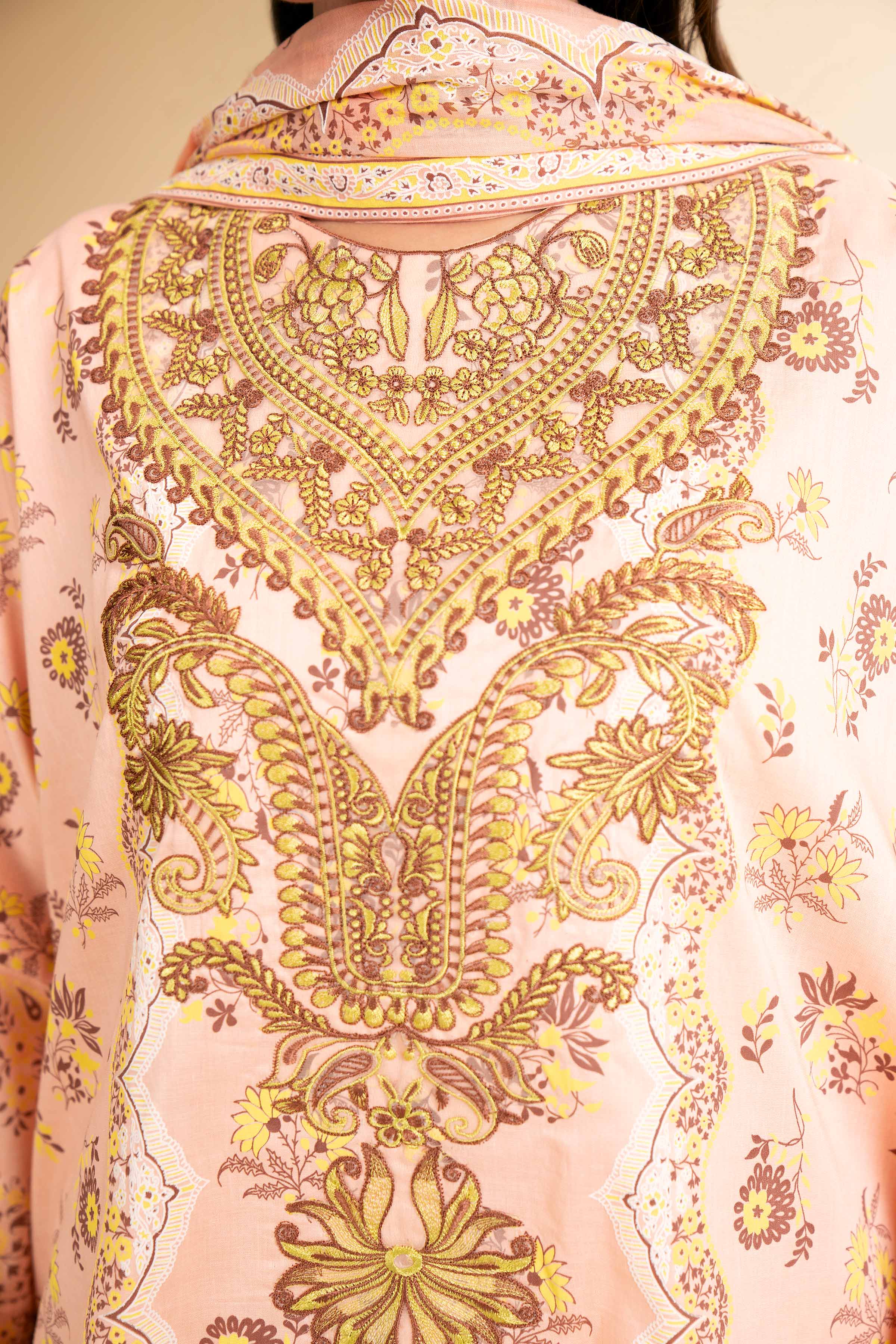 3 Piece - Flatbed Paste Embroidered Suit - 42501665