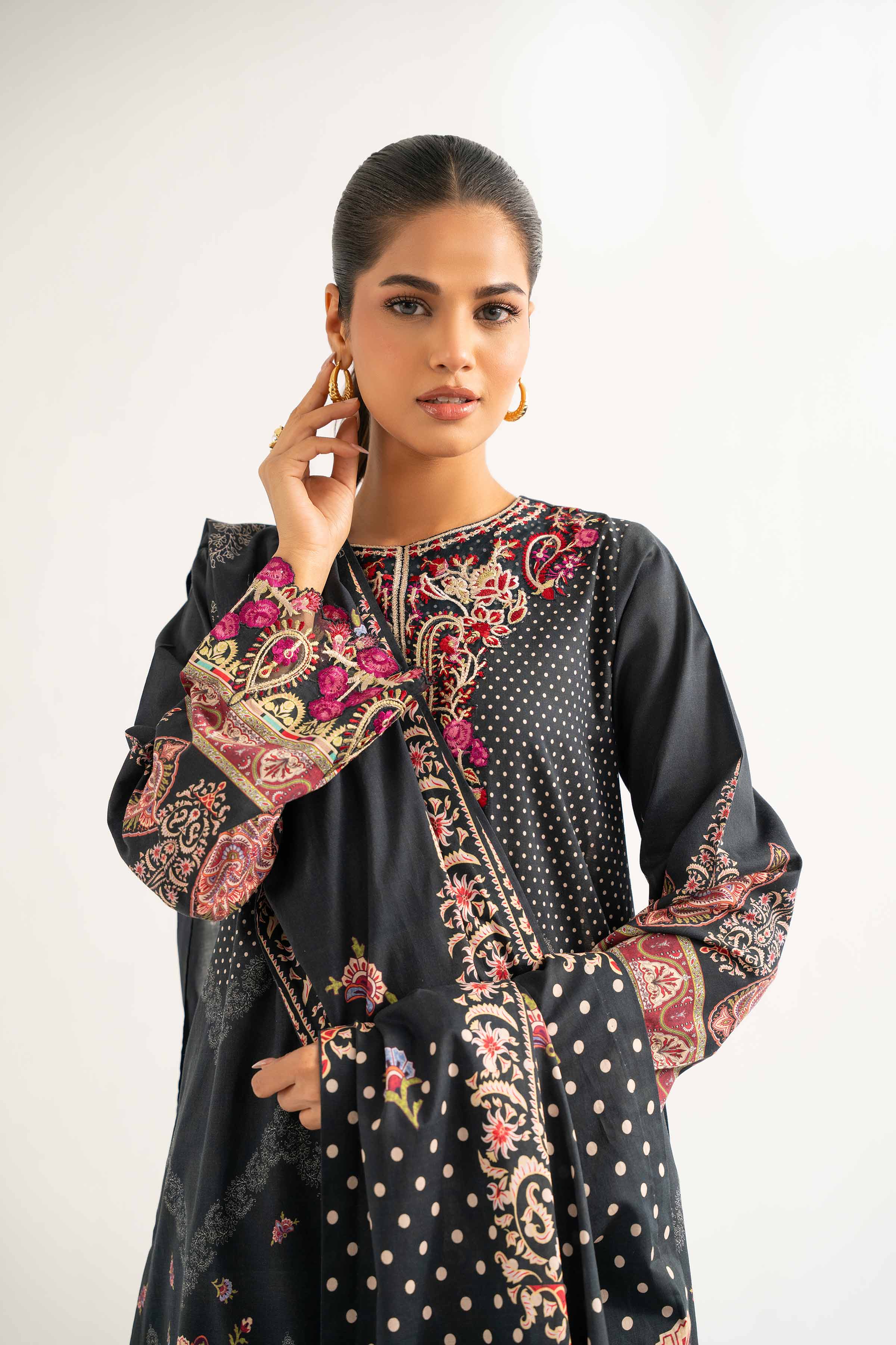 NISHATUAE - Black Embroidered Lawn 3-piece Unstitched Suit