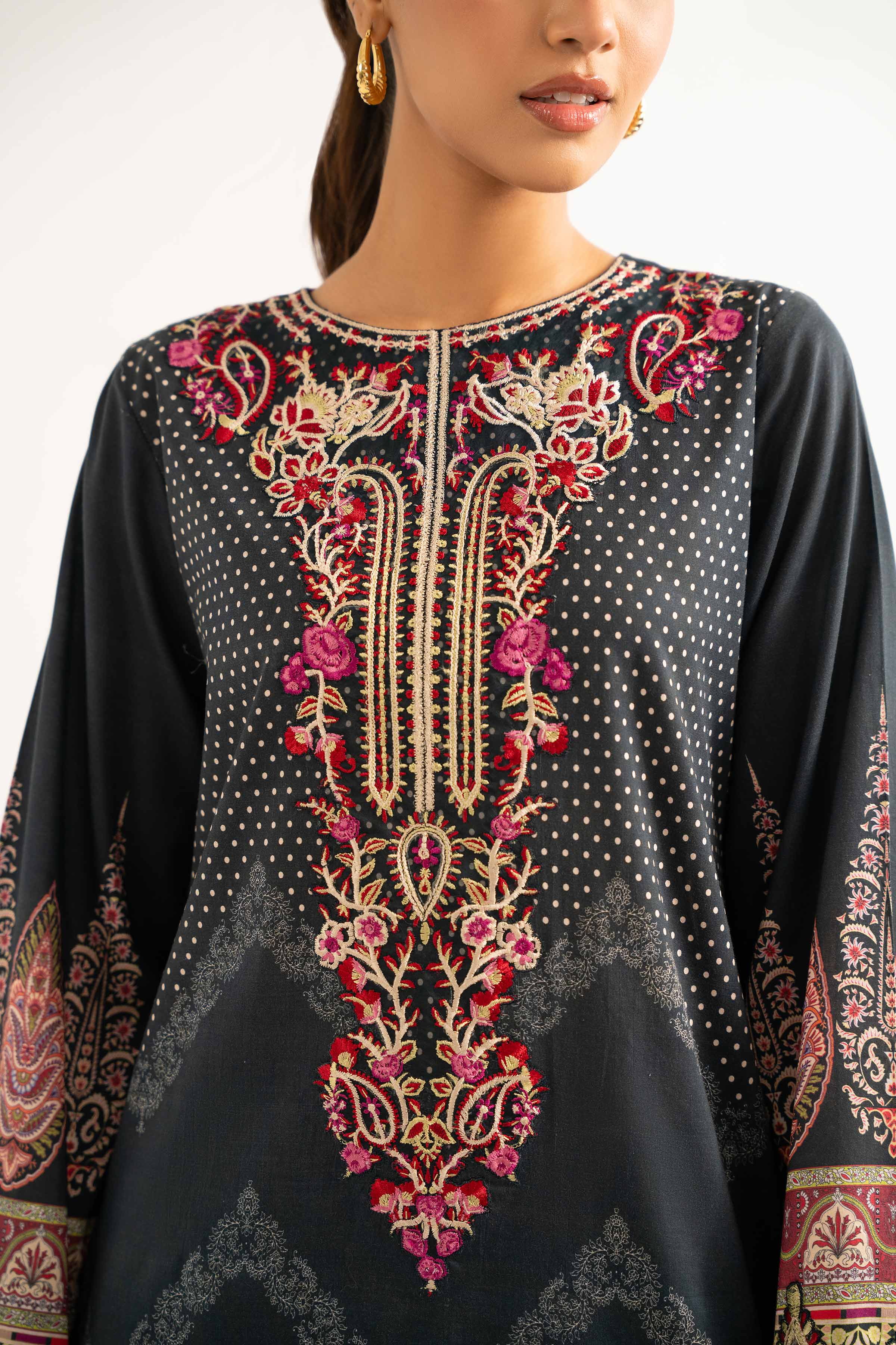 NISHATUAE - Black Embroidered Lawn 3-piece Unstitched Suit