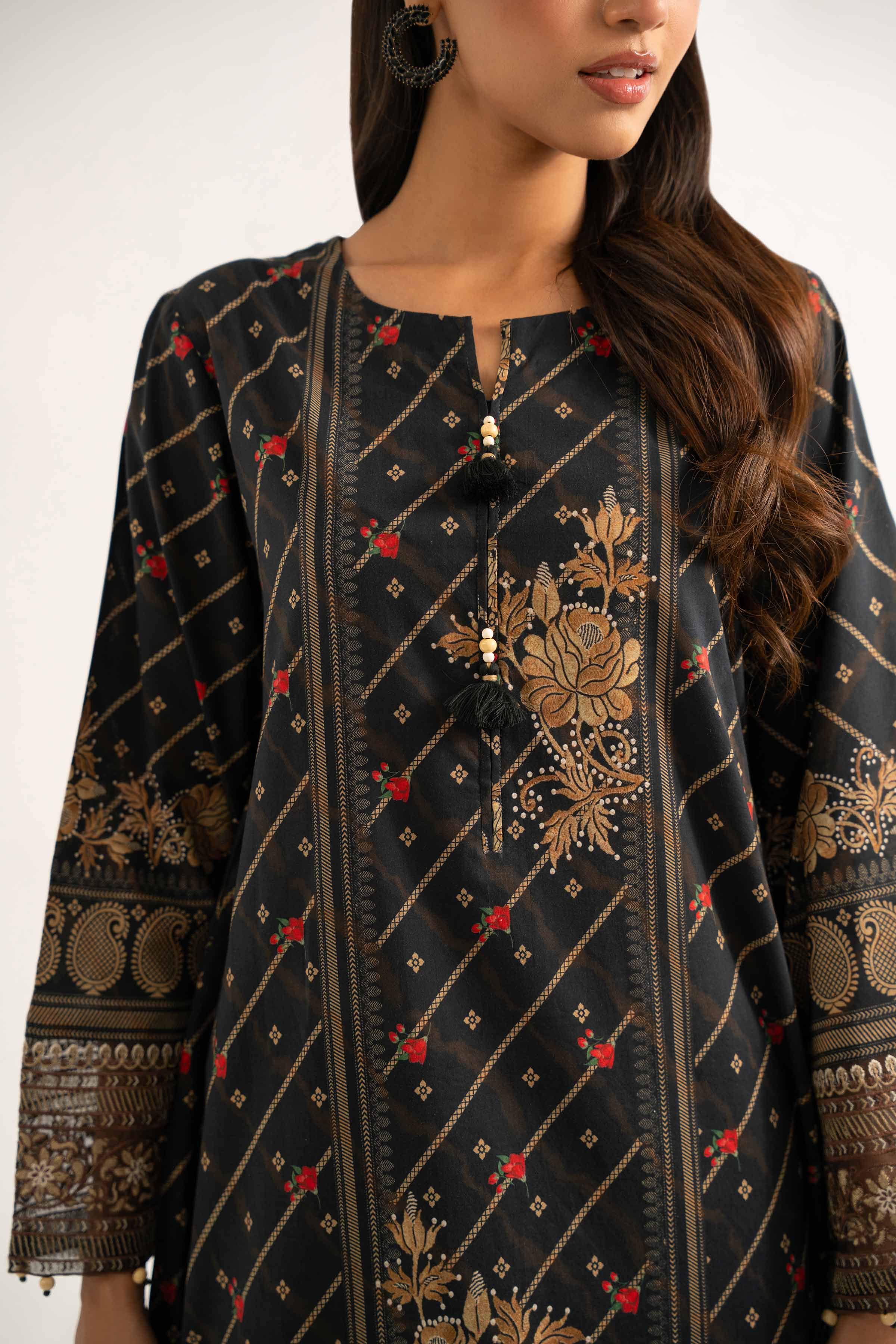 NISHATUAE - Black Embroidered Lawn 3-piece Unstitched Suit