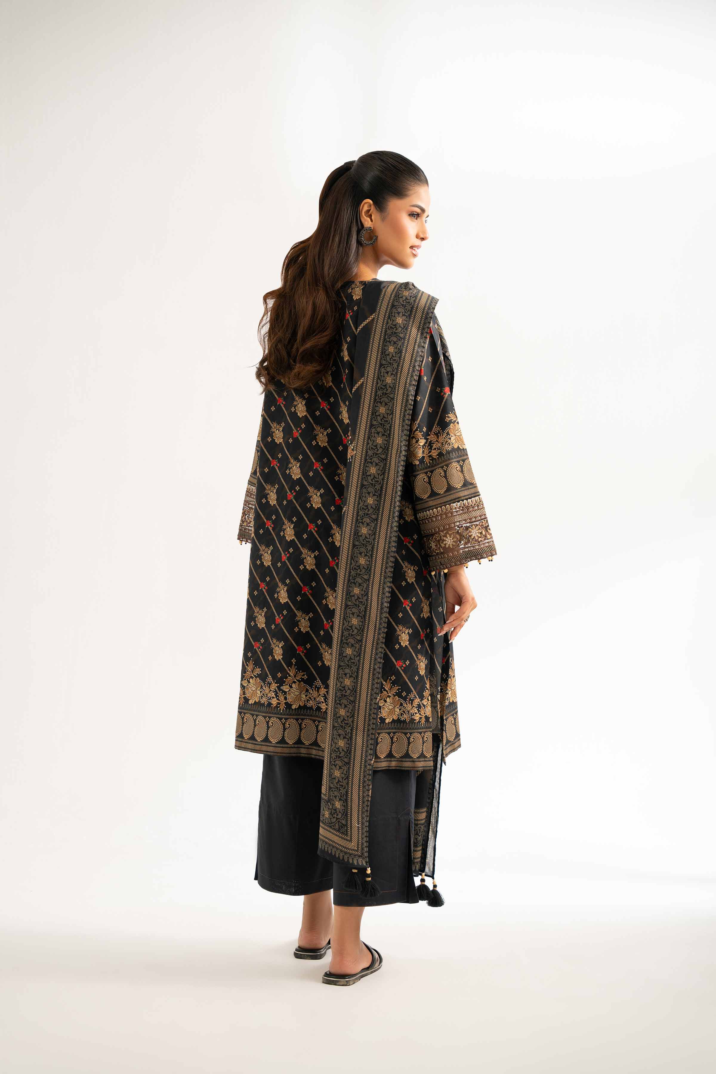 NISHATUAE - Black Embroidered Lawn 3-piece Unstitched Suit