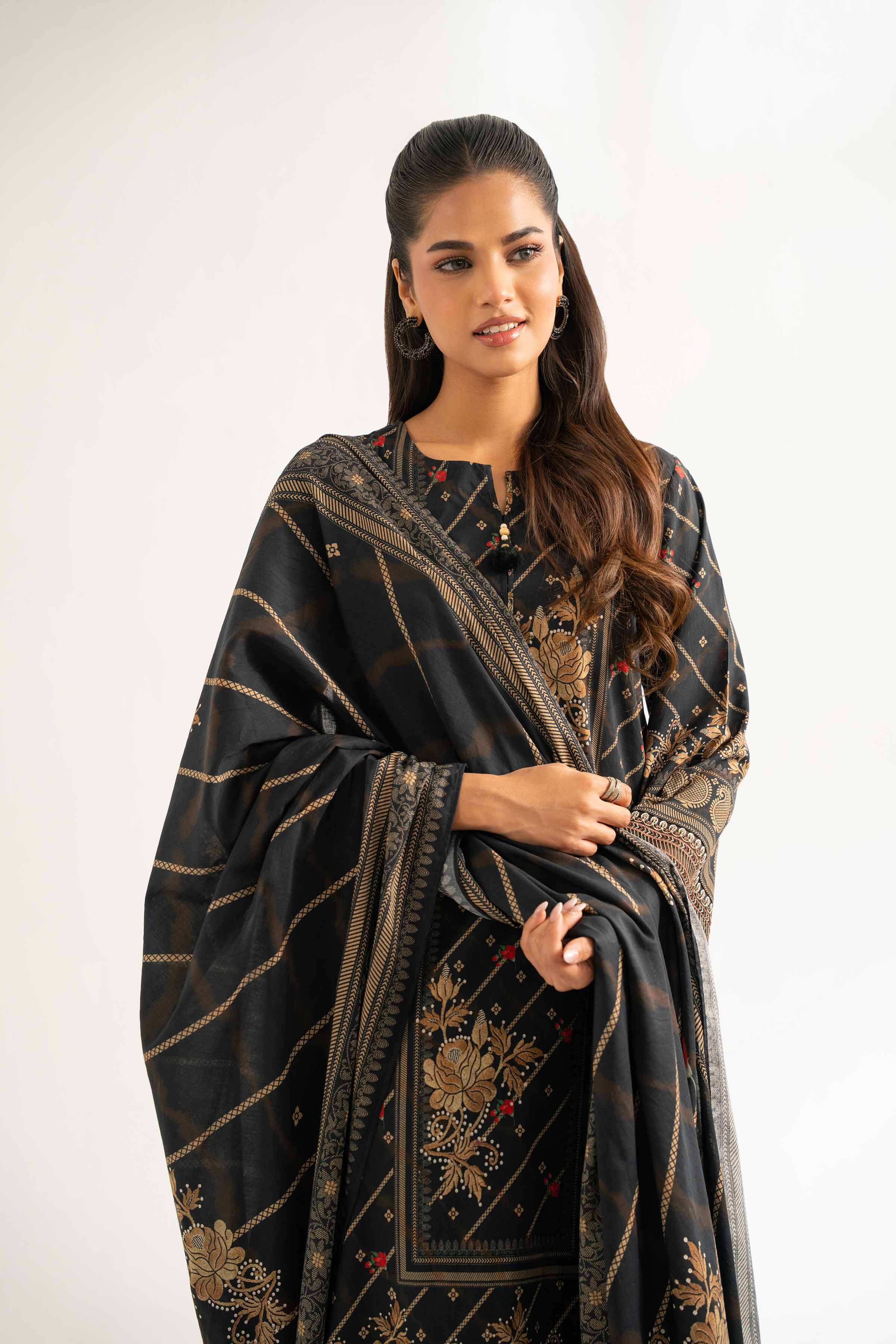 NISHATUAE - Black Embroidered Lawn 3-piece Unstitched Suit