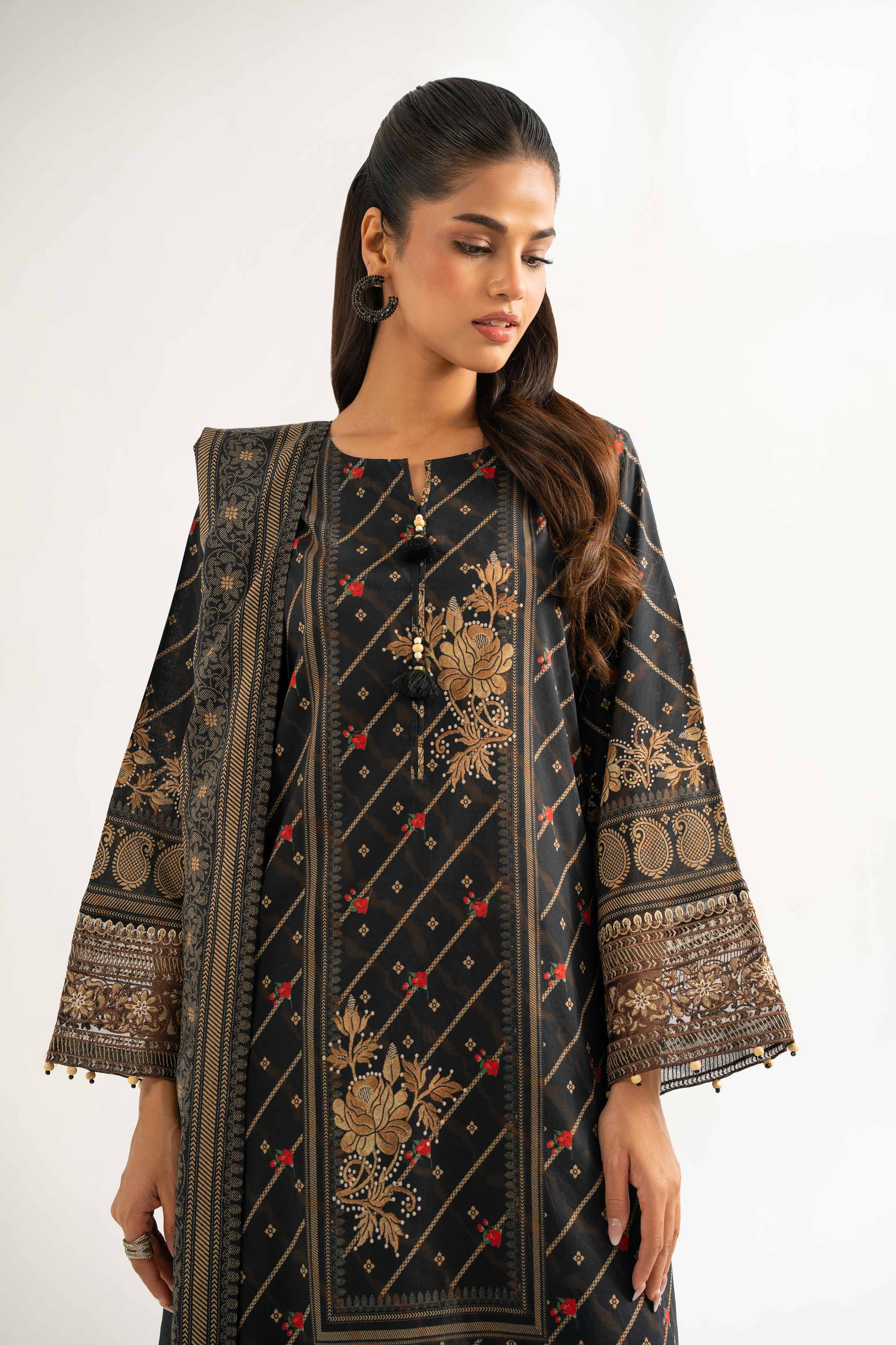 NISHATUAE - Black Embroidered Lawn 3-piece Unstitched Suit