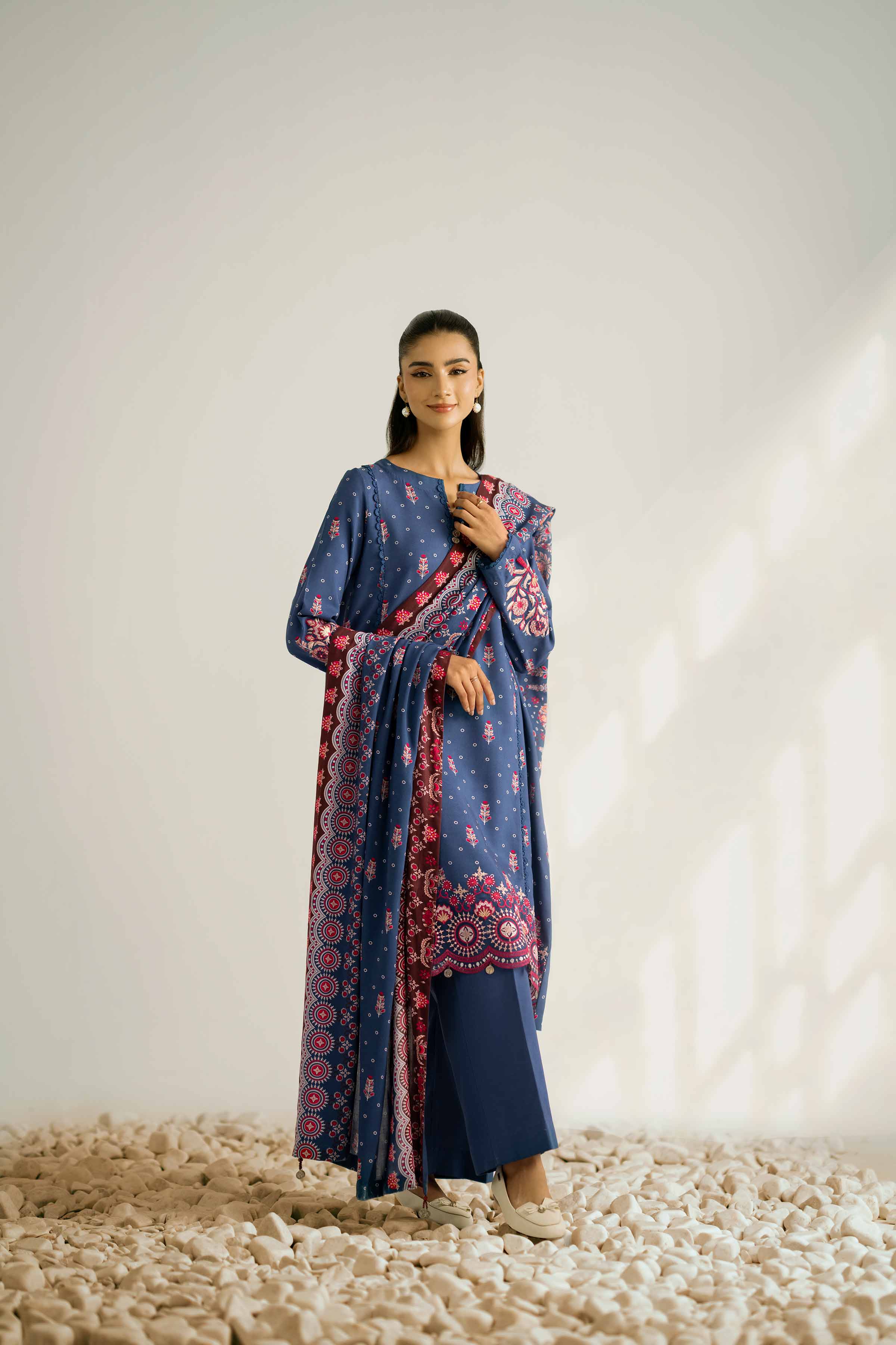 NISHATUAE - Blue Embroidered Linen 3-piece Unstitched Suit