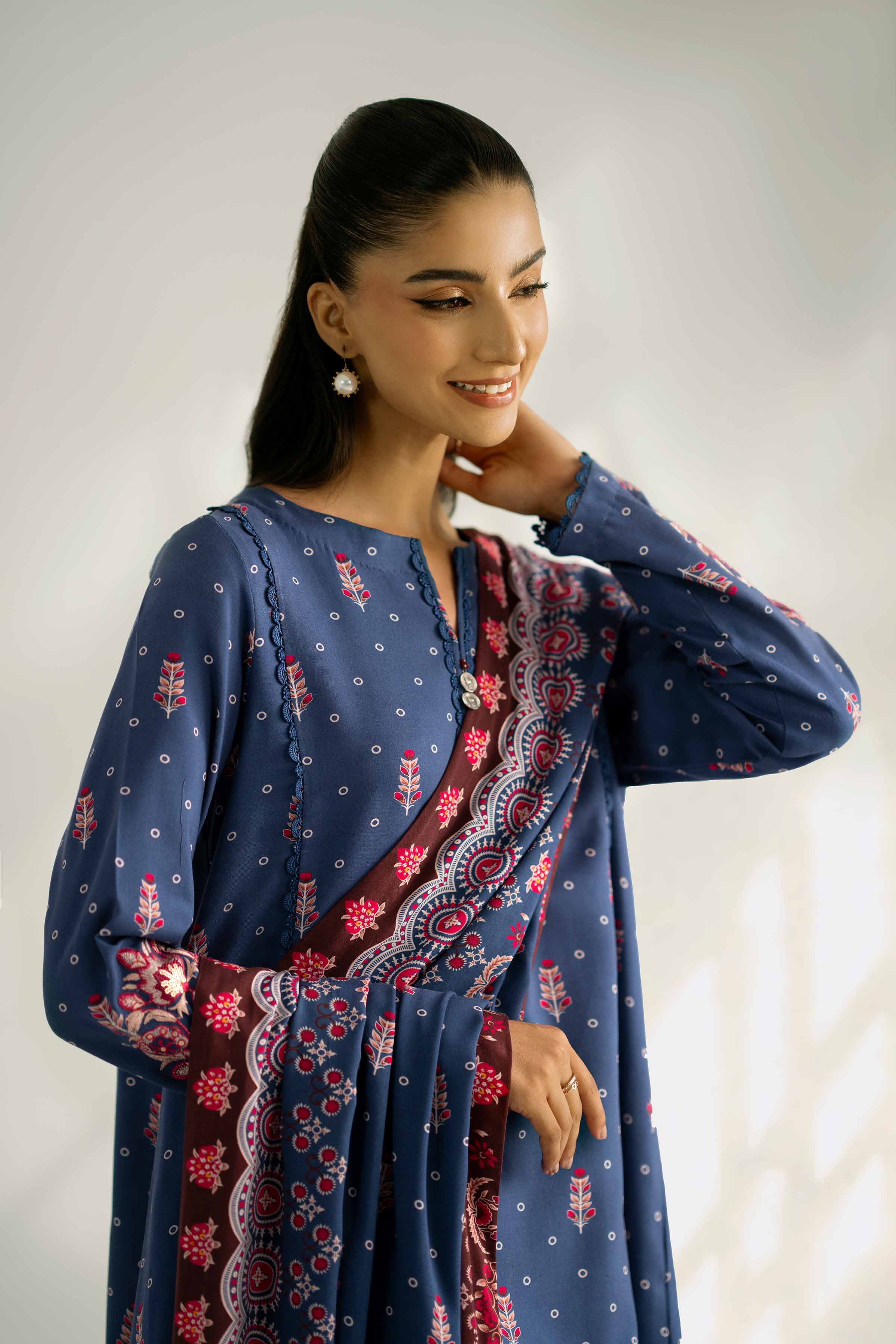 NISHATUAE - Blue Embroidered Linen 3-piece Unstitched Suit