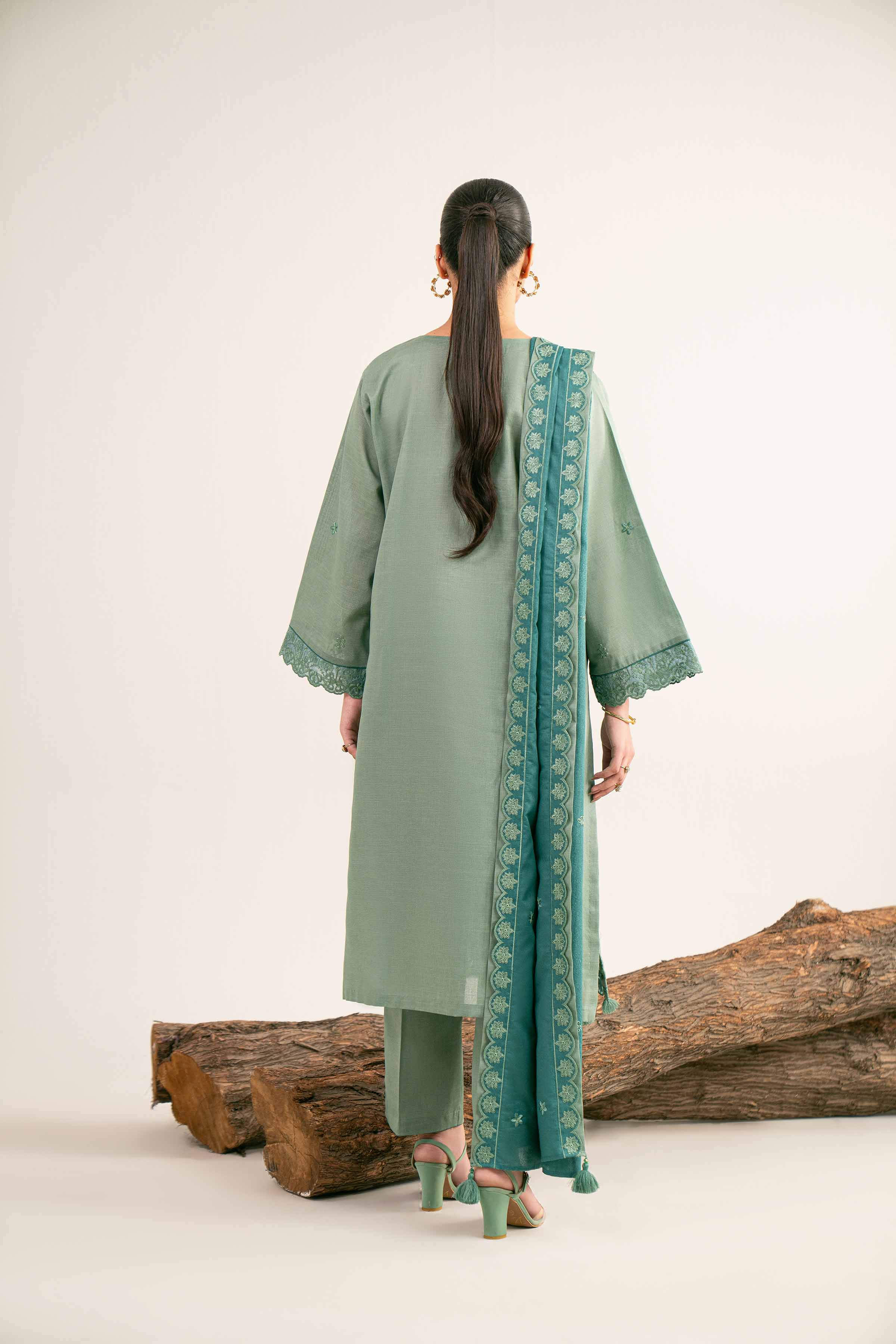 NishatUAE - Green Embroidered Khaddar 3-piece Unstitched Suit
