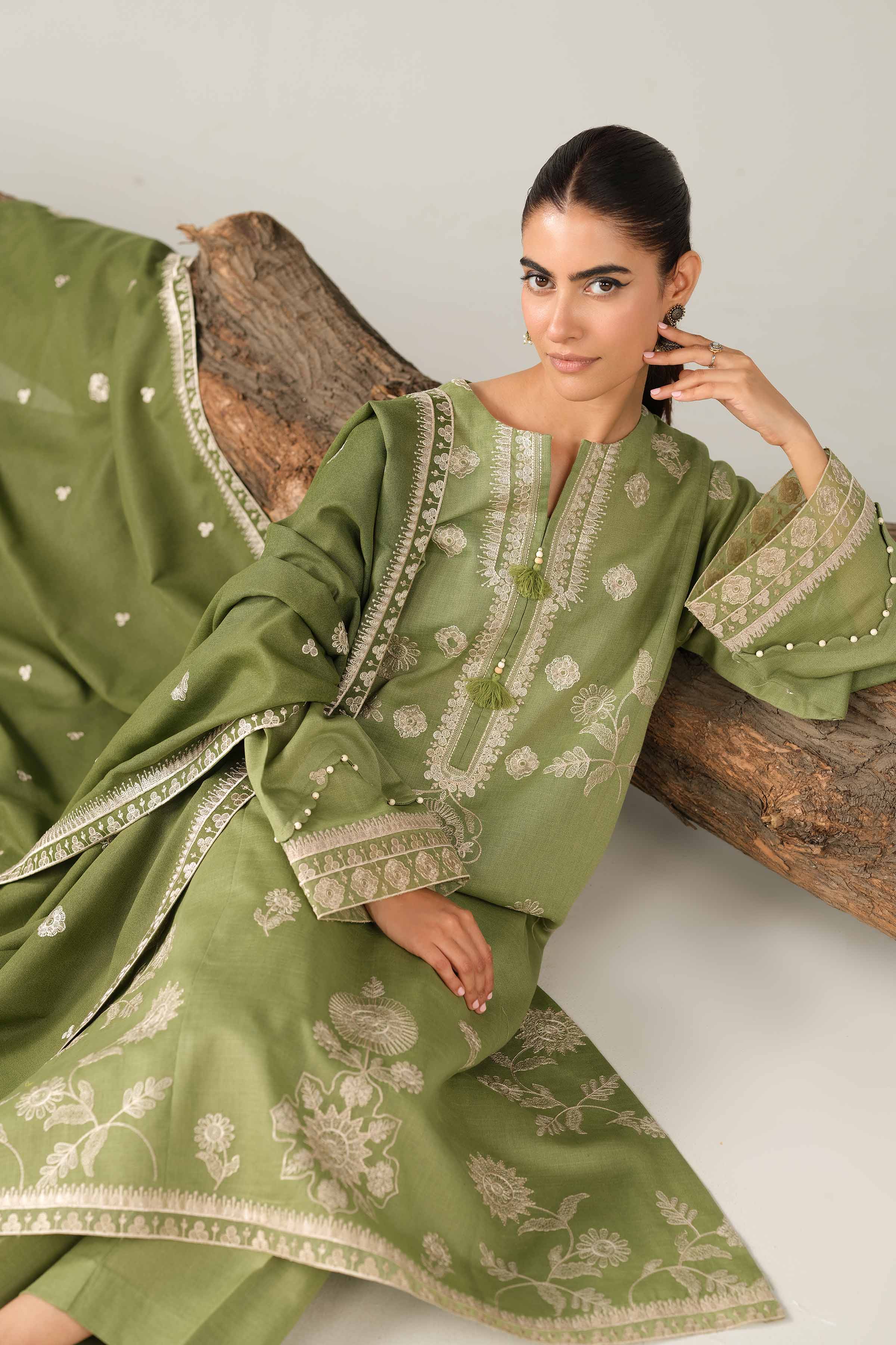 NishatUAE - Green Embroidered Khaddar 3-piece Unstitched Suit