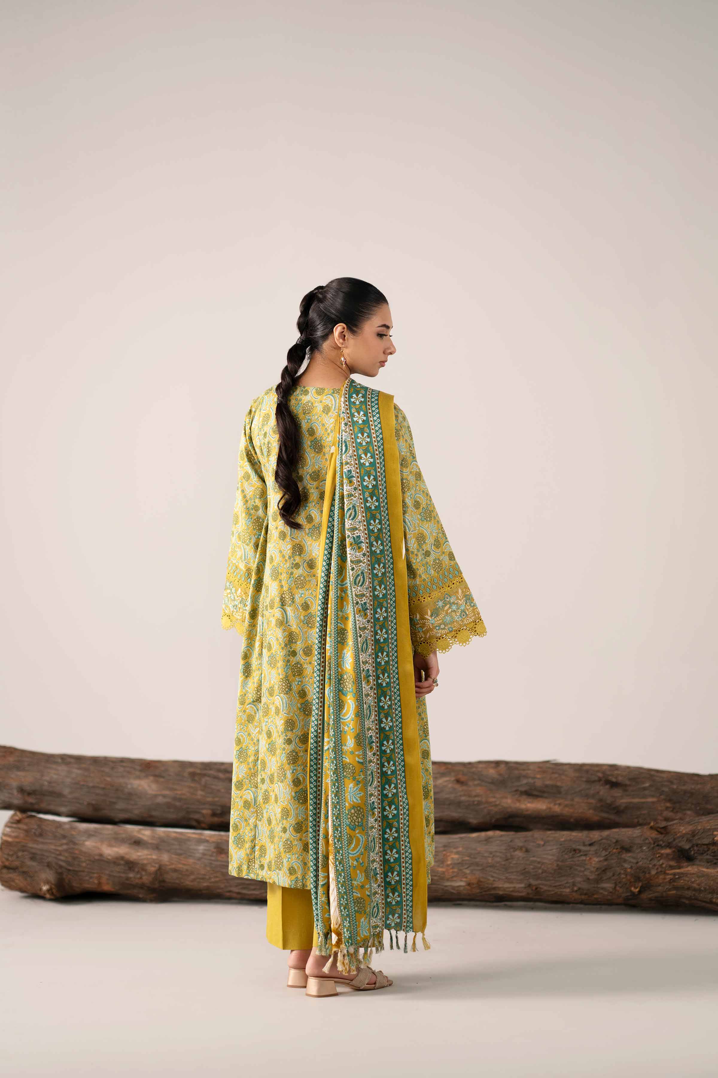 NishatUAE - Green Embroidered Karandi 3-piece Unstitched Suit