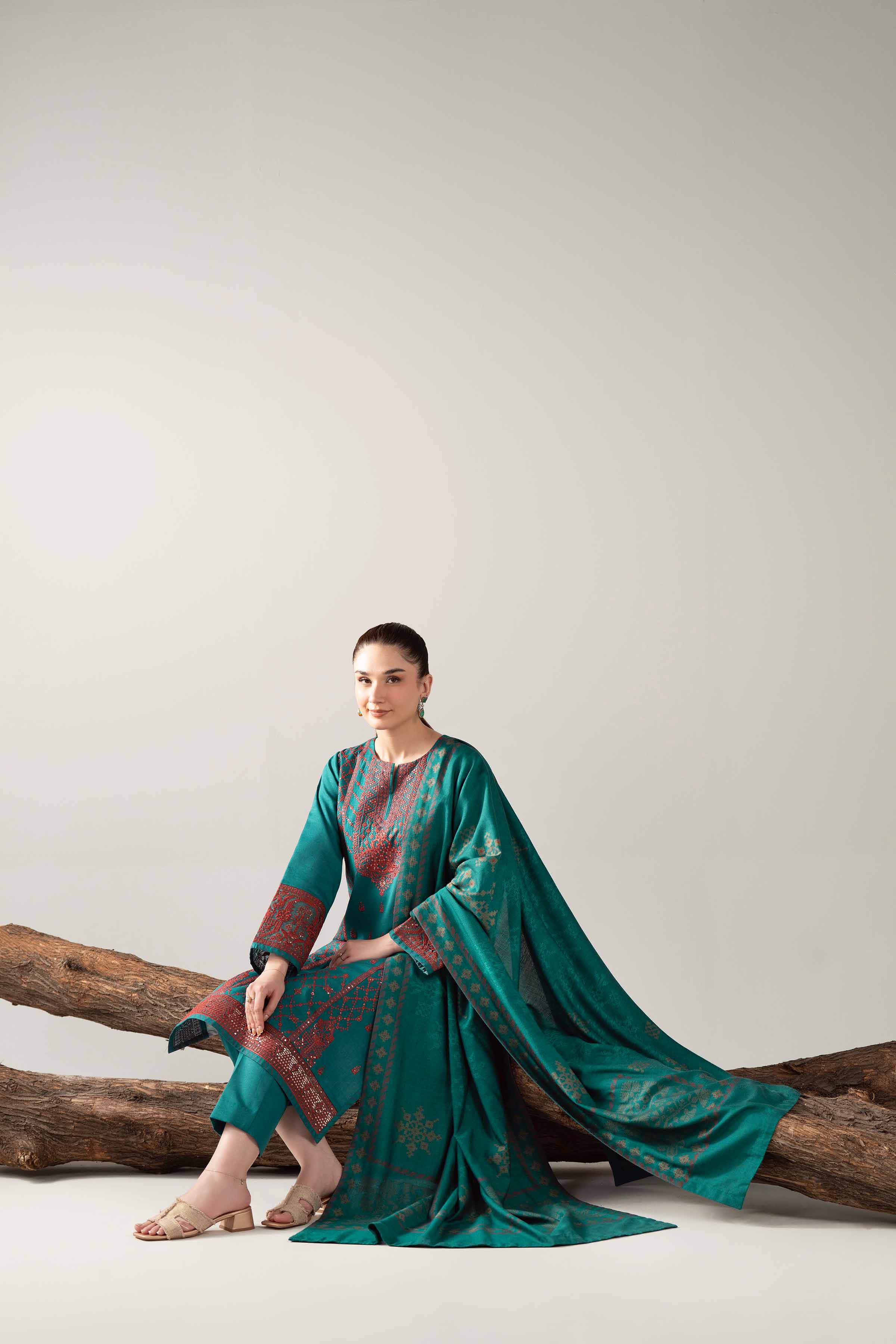 NishatUAE - Green Embroidered Karandi 3-piece Unstitched Suit