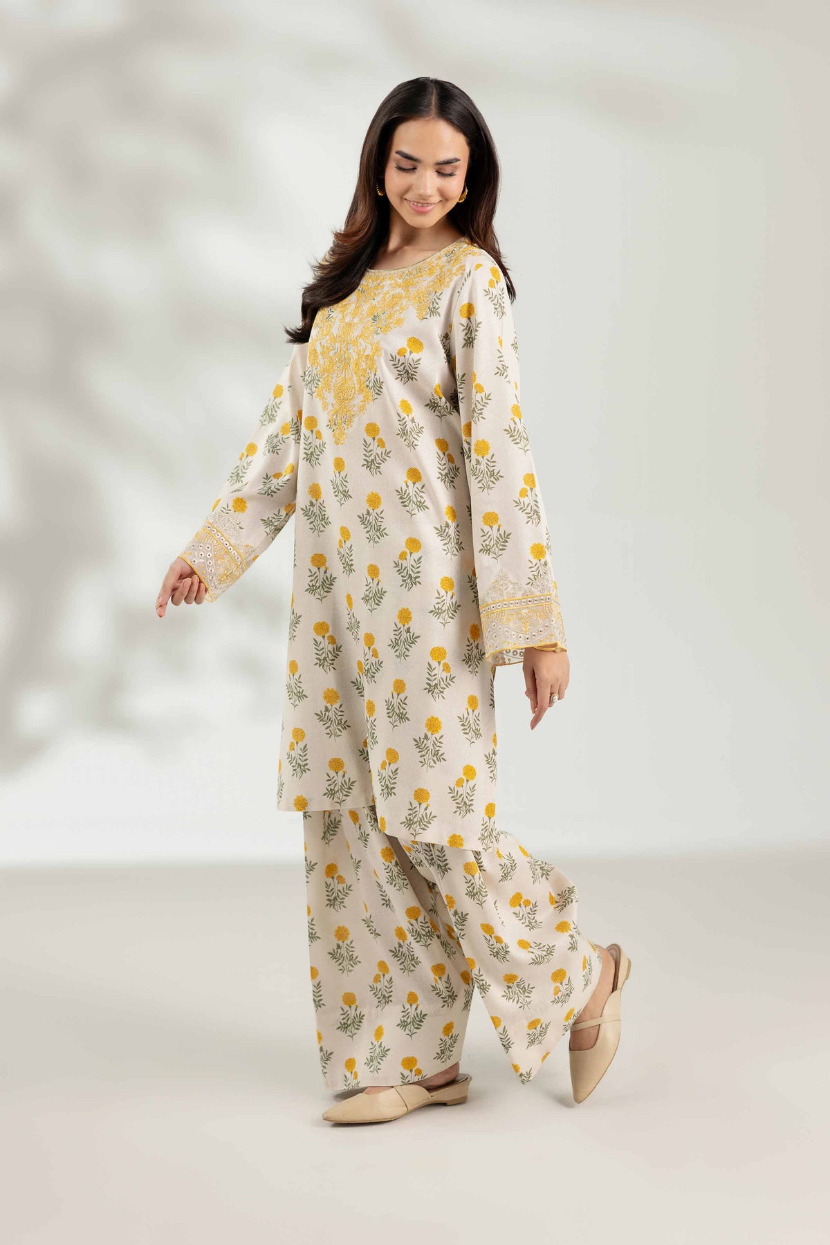 2 Piece - Printed Embroidered Suit - 42503611