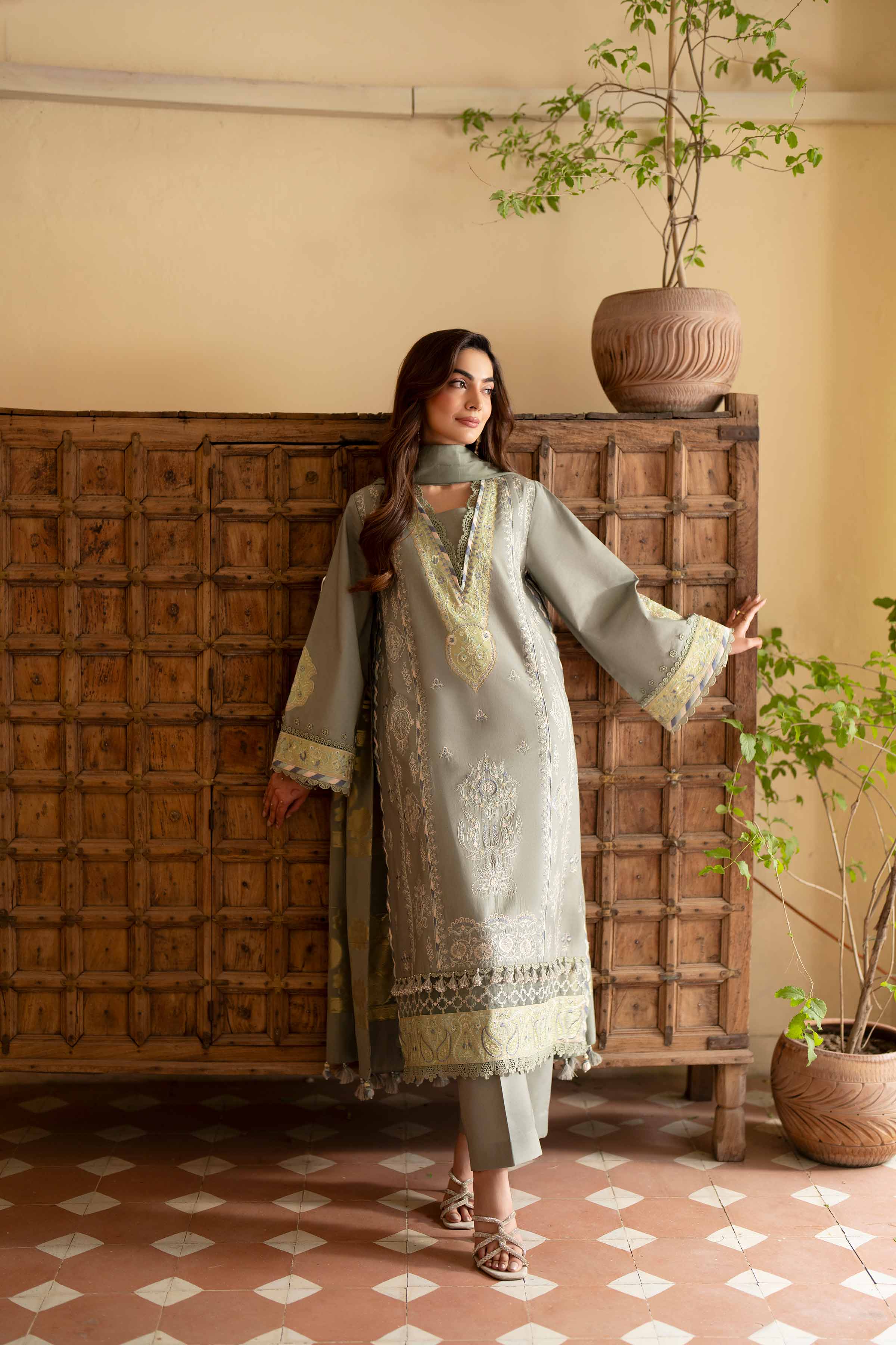 NISHAT UAE 3Pc Embroidered Unstitched Women Green Lawn Suit