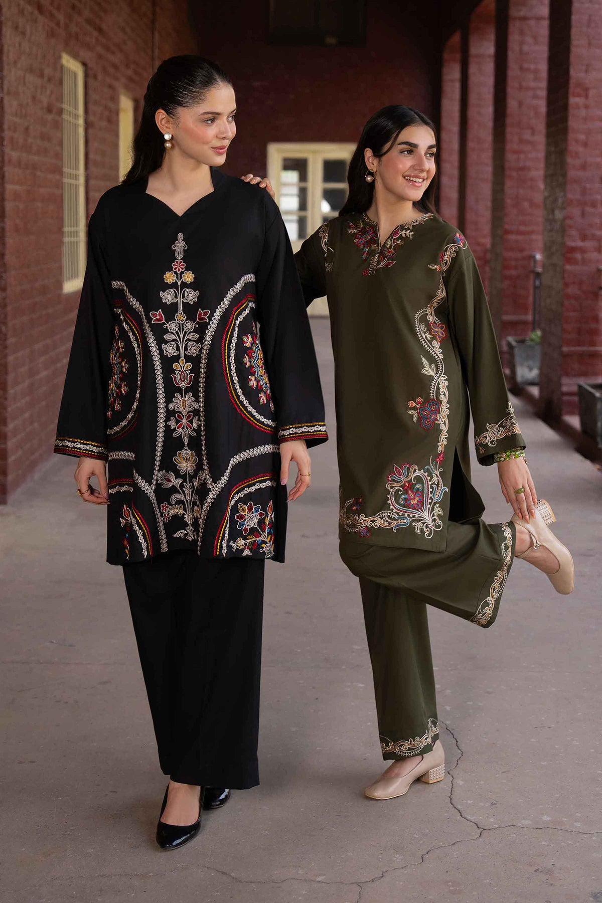 Black 2-Piece Embroidered Suit in PV ready-to-wear