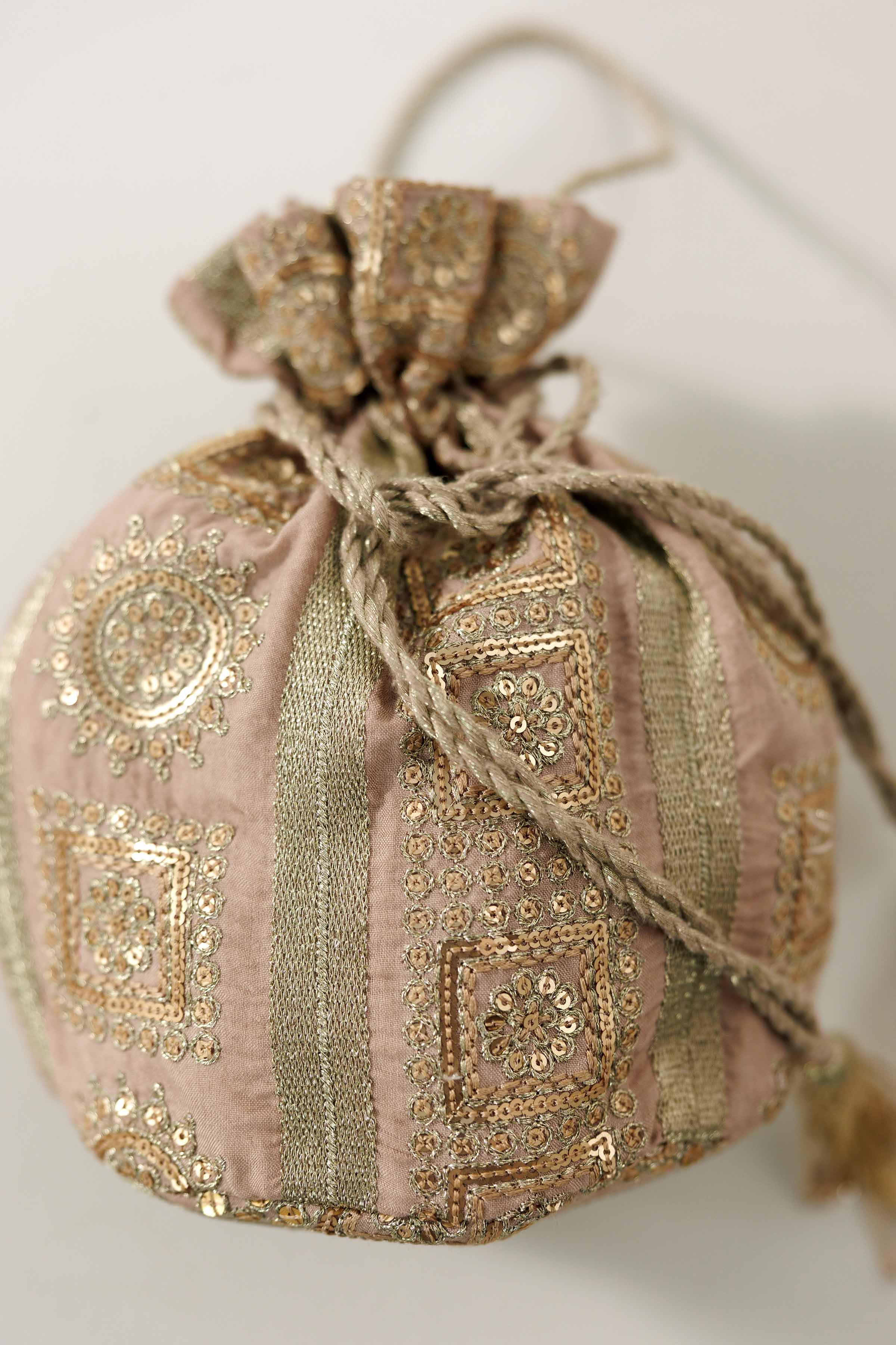 NISHATUAE - Skin Embroidered Silk Pouch
