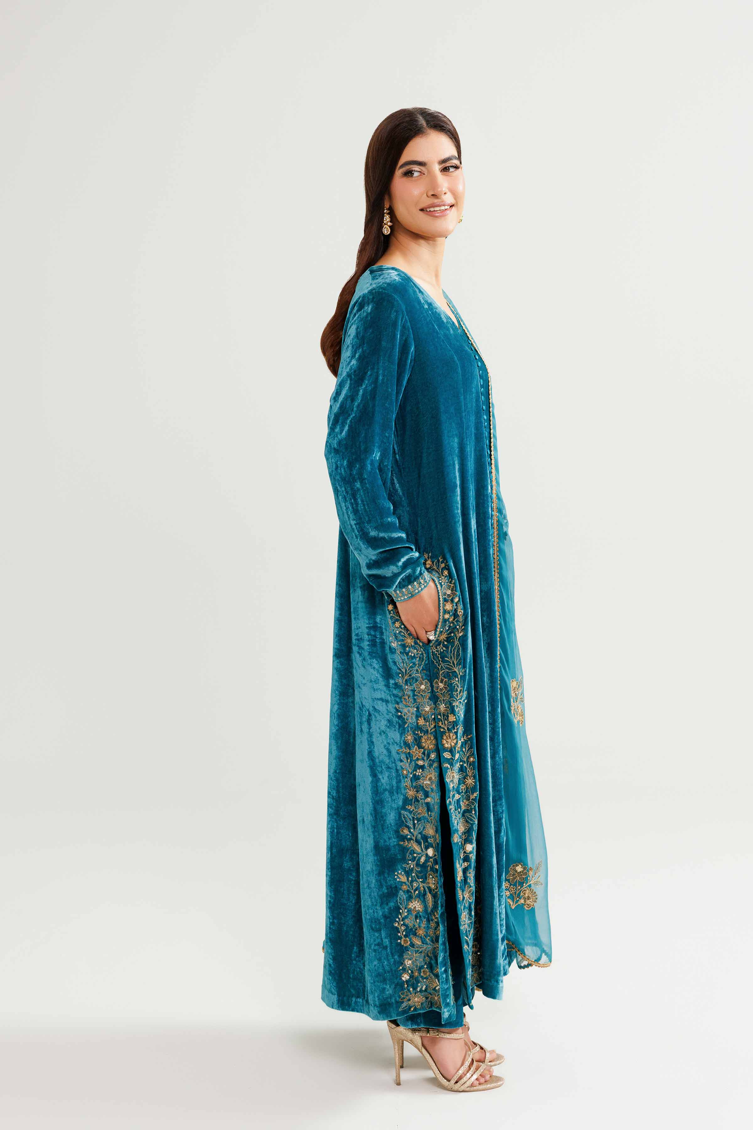 NISHATUAE - Blue Embroidered Velvet 3-piece Ready to wear Suit