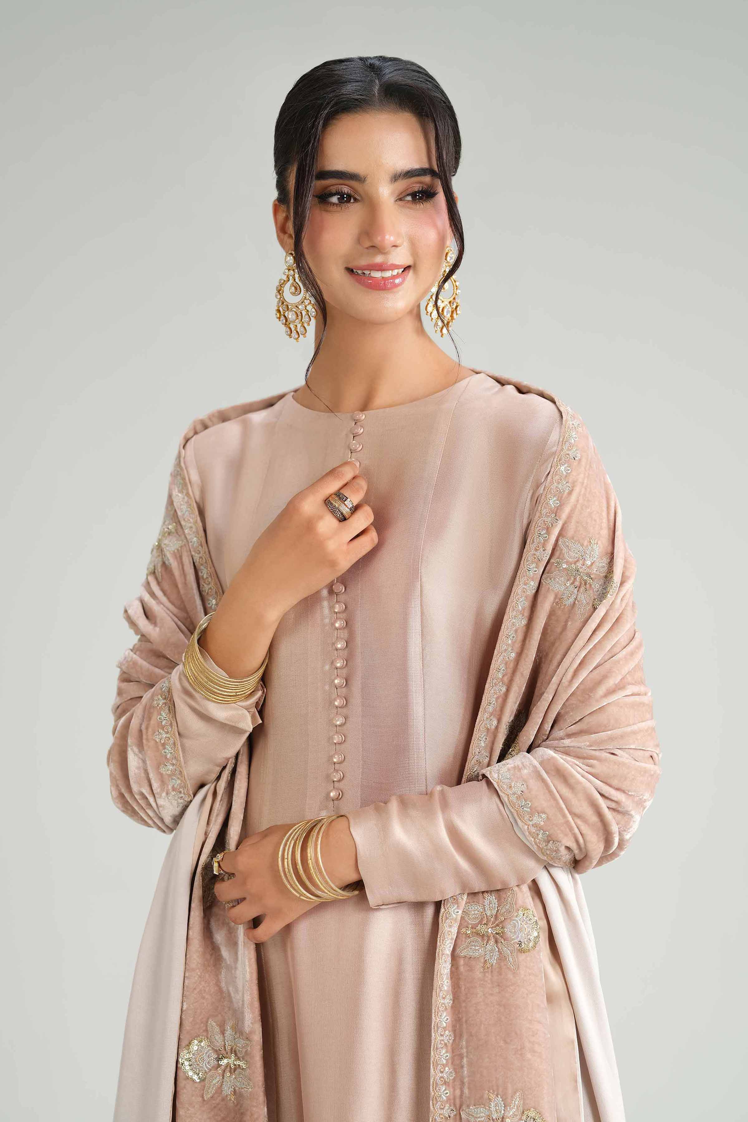 NISHATUAE - Beige Embroidered Velvet shawl