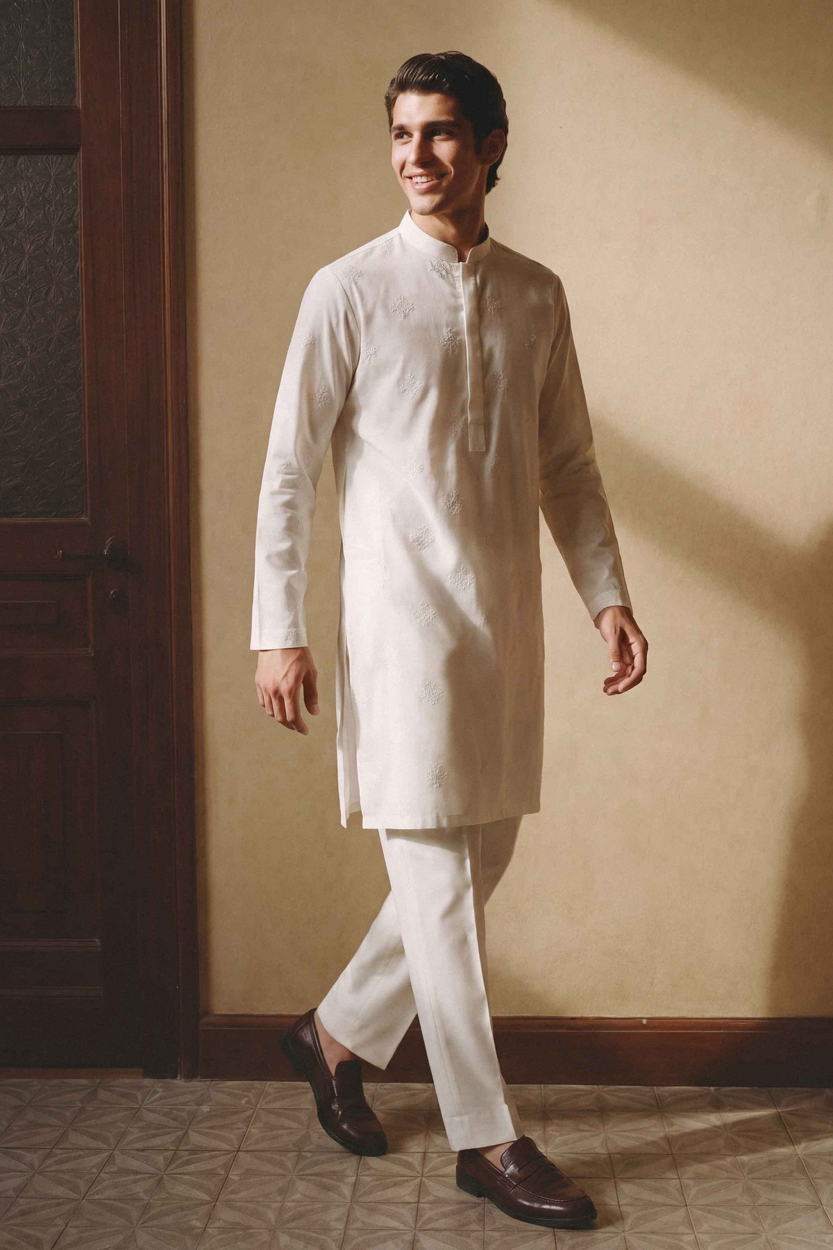 White Embroidered Kurta in Cotton ready-to-wear