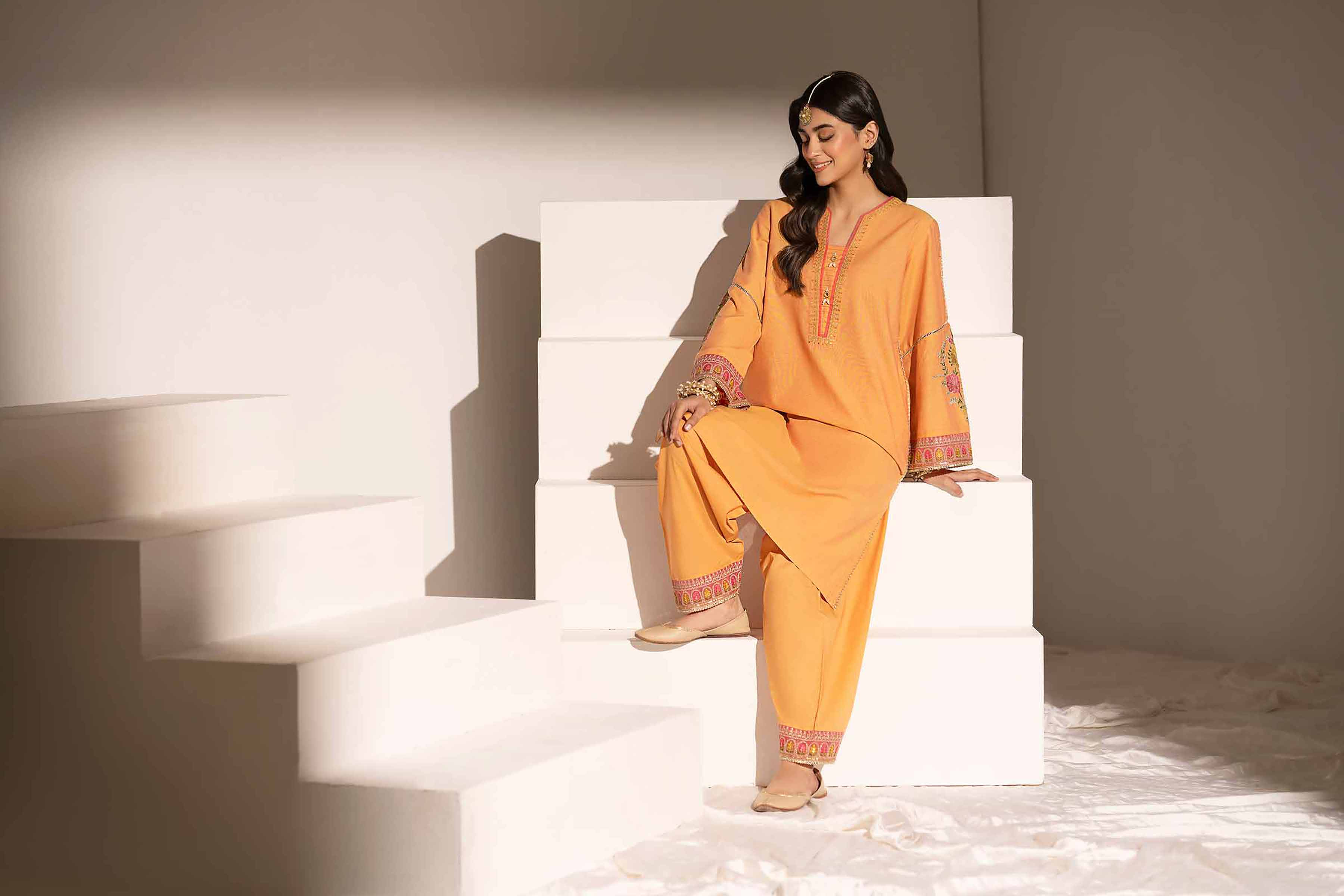 2 Piece - Embroidered Suit - PE25-158