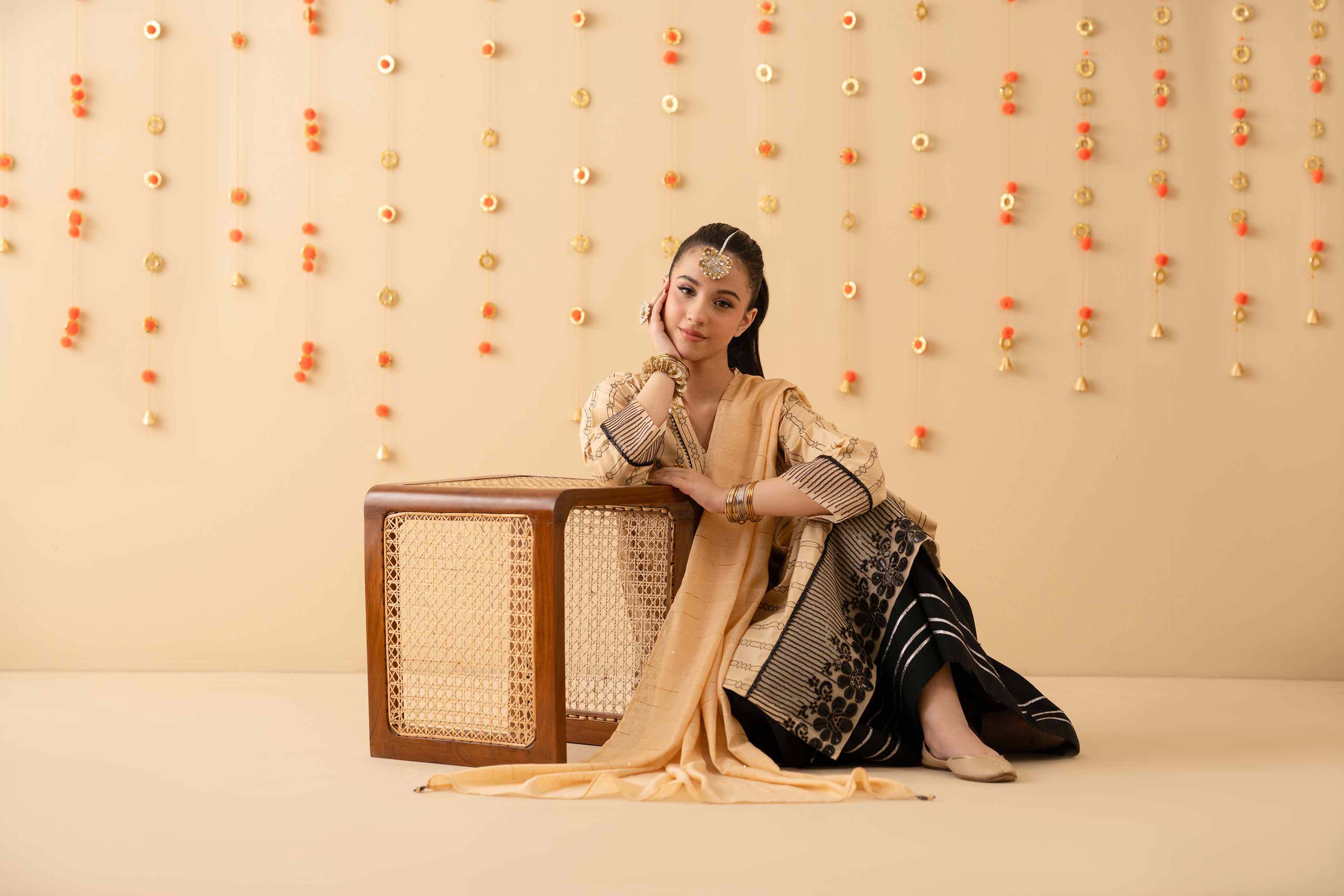 2 Piece - Embroidered Suit - PE25-231