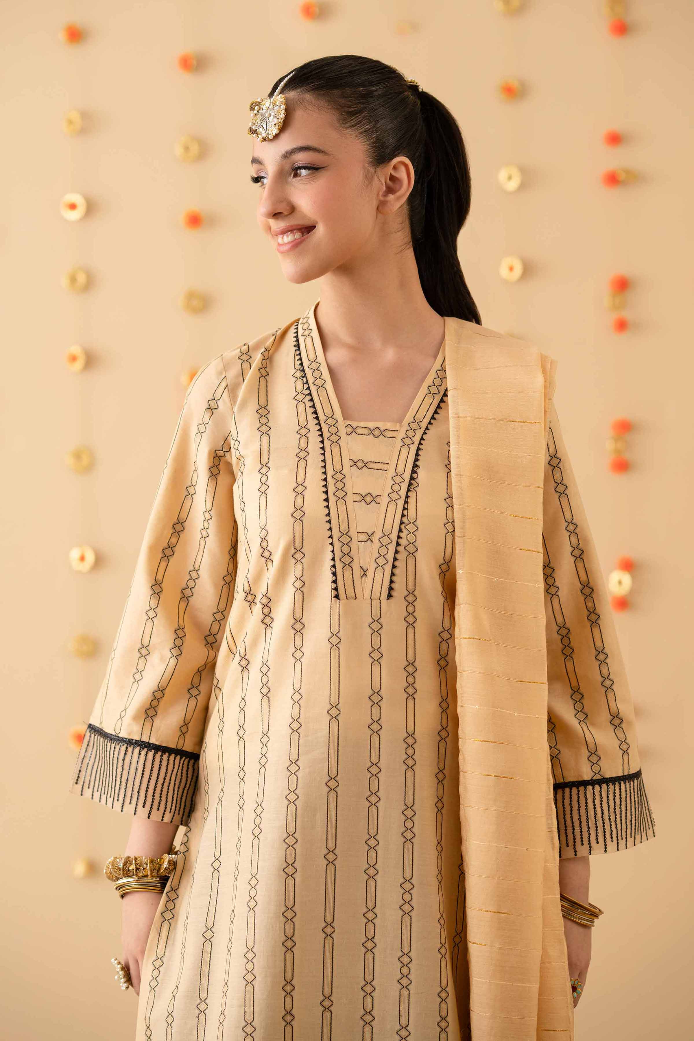 2 Piece - Embroidered Suit - PE25-231