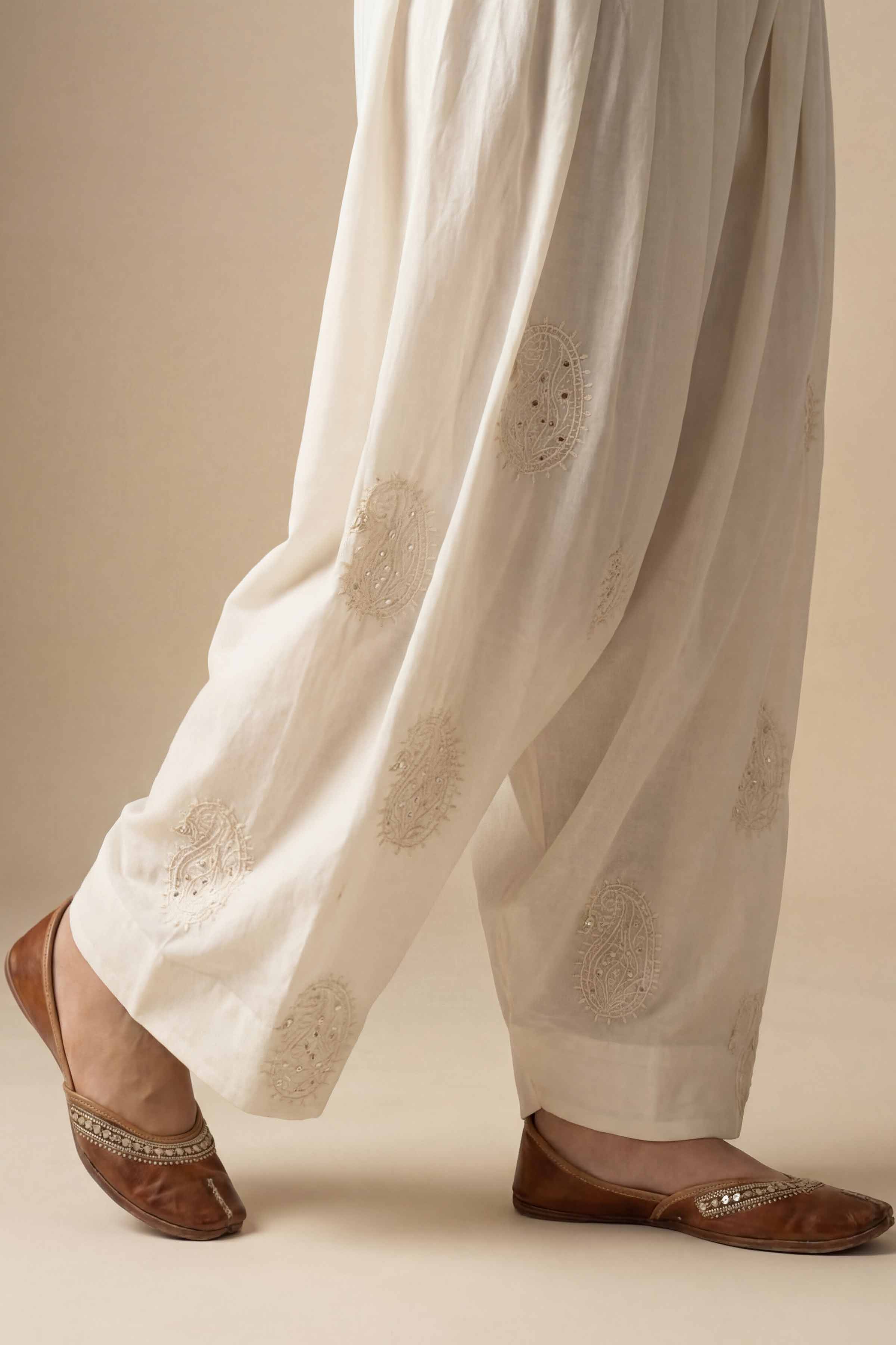Embroidered Shalwar - PE26-658 Ready To Wear Off White Cambric 1PC Embroidered