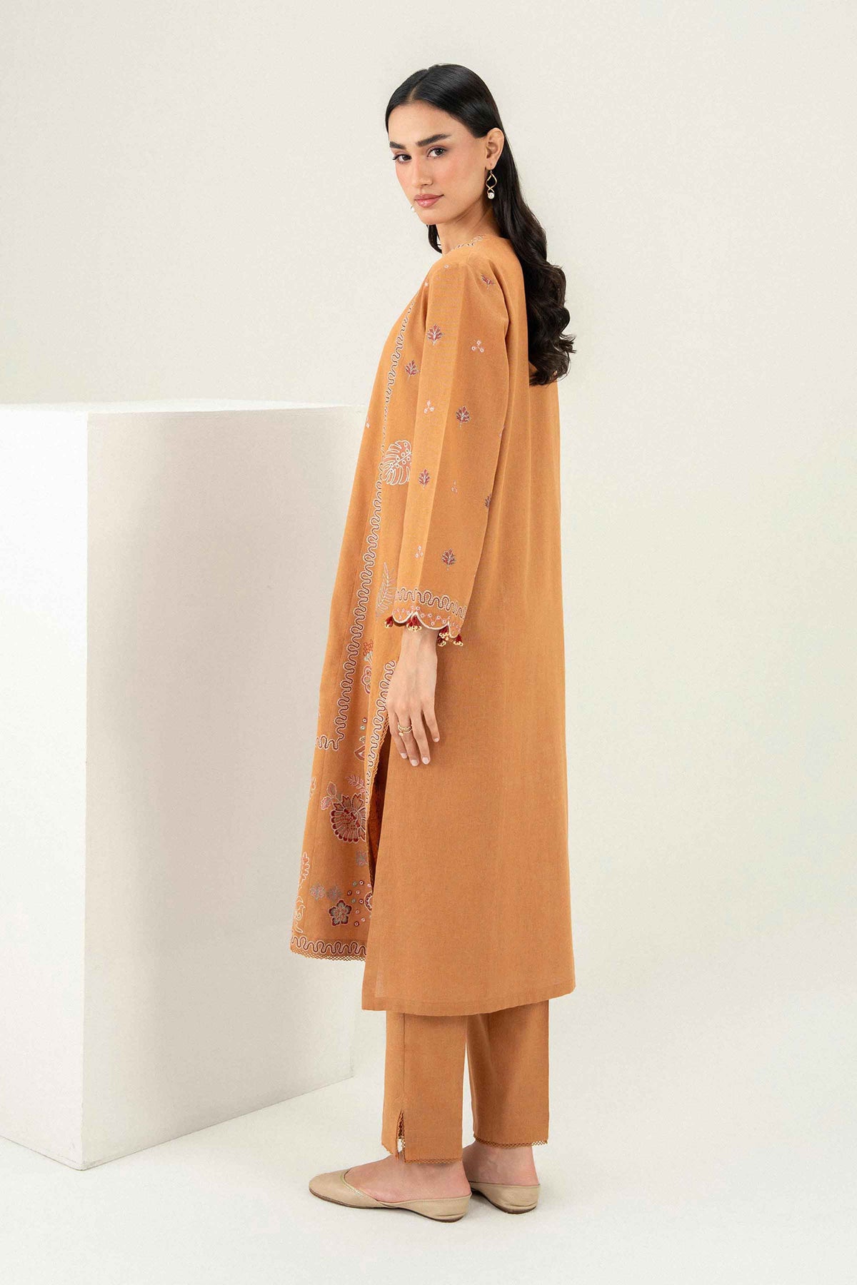 Yellow 2-Piece Embroidered Suit in Linen ready-to-wear
