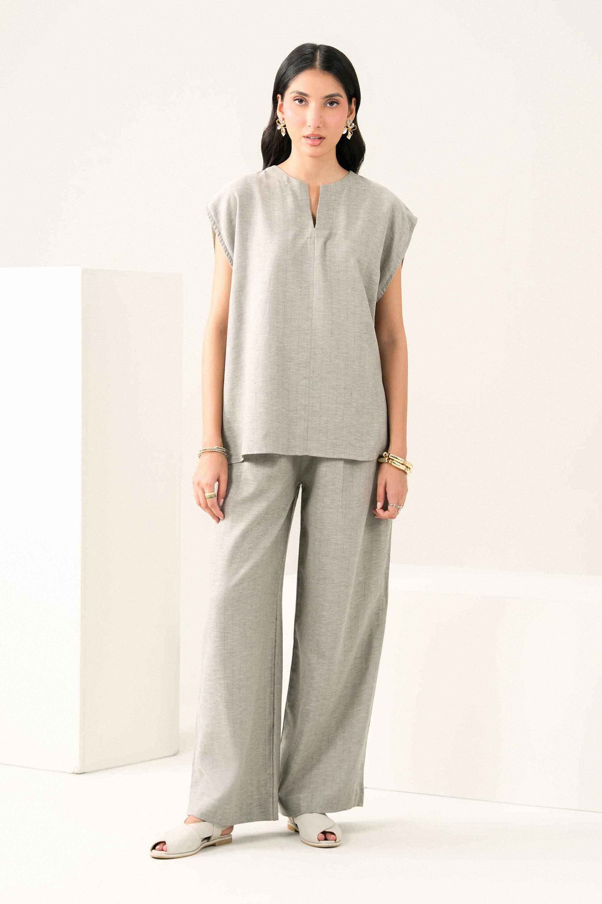 Grey 2-Piece Solid Suit in Yarn Dyed ready-to-wear