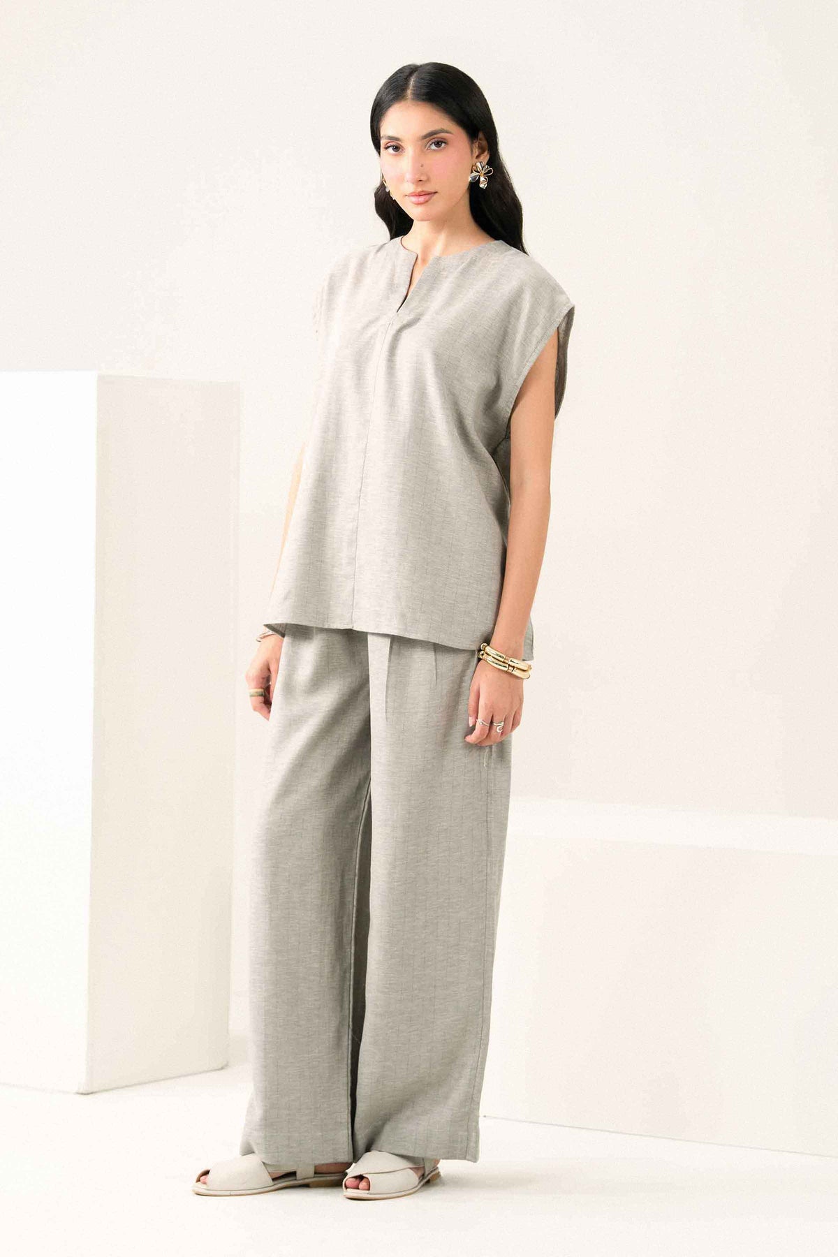 Grey 2-Piece Solid Suit in Yarn Dyed ready-to-wear