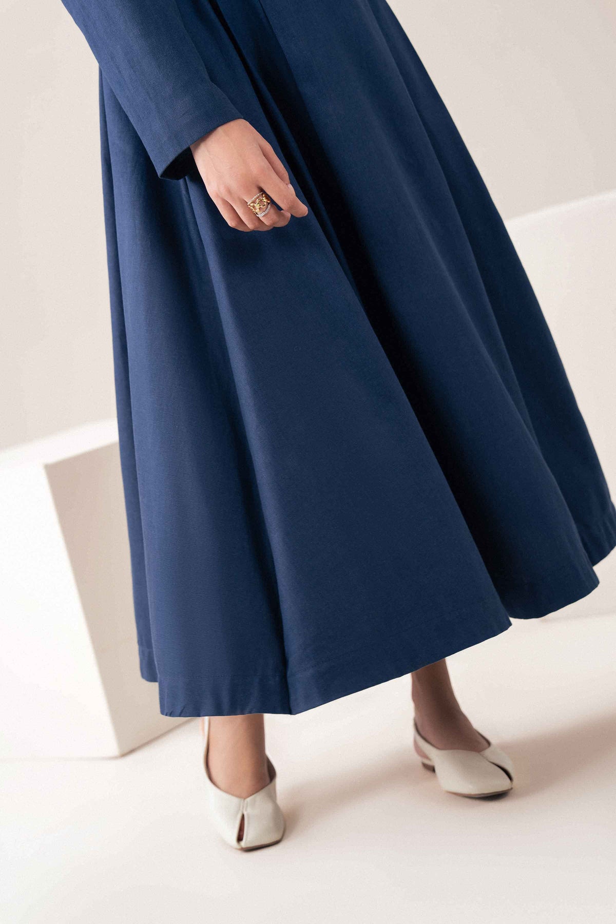 Blue 2-Piece Solid Suit in Yarn Dyed ready-to-wear