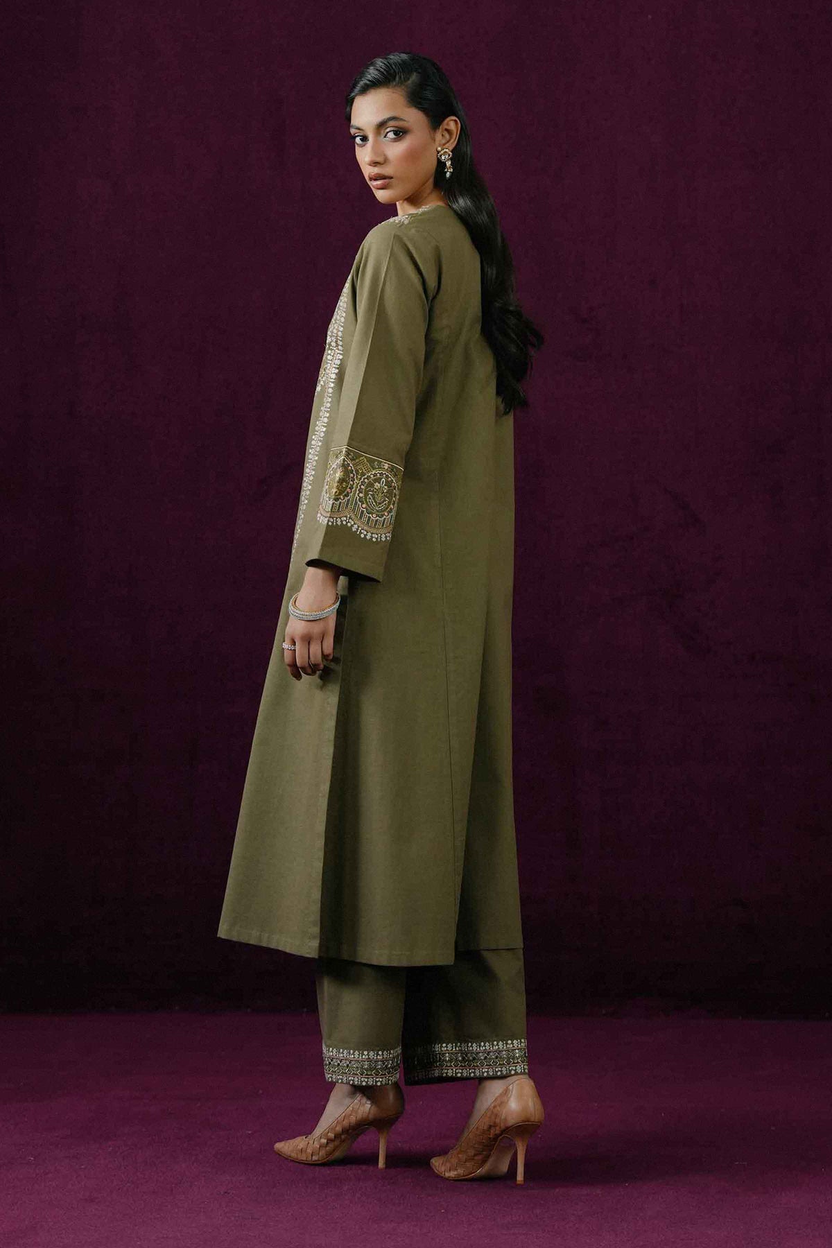 2 PIECE - EMBROIDERED SUIT - ST2PE-BOUT26WV2-22 for Women - Boutique Collection | Nishat UAE | Shop Online